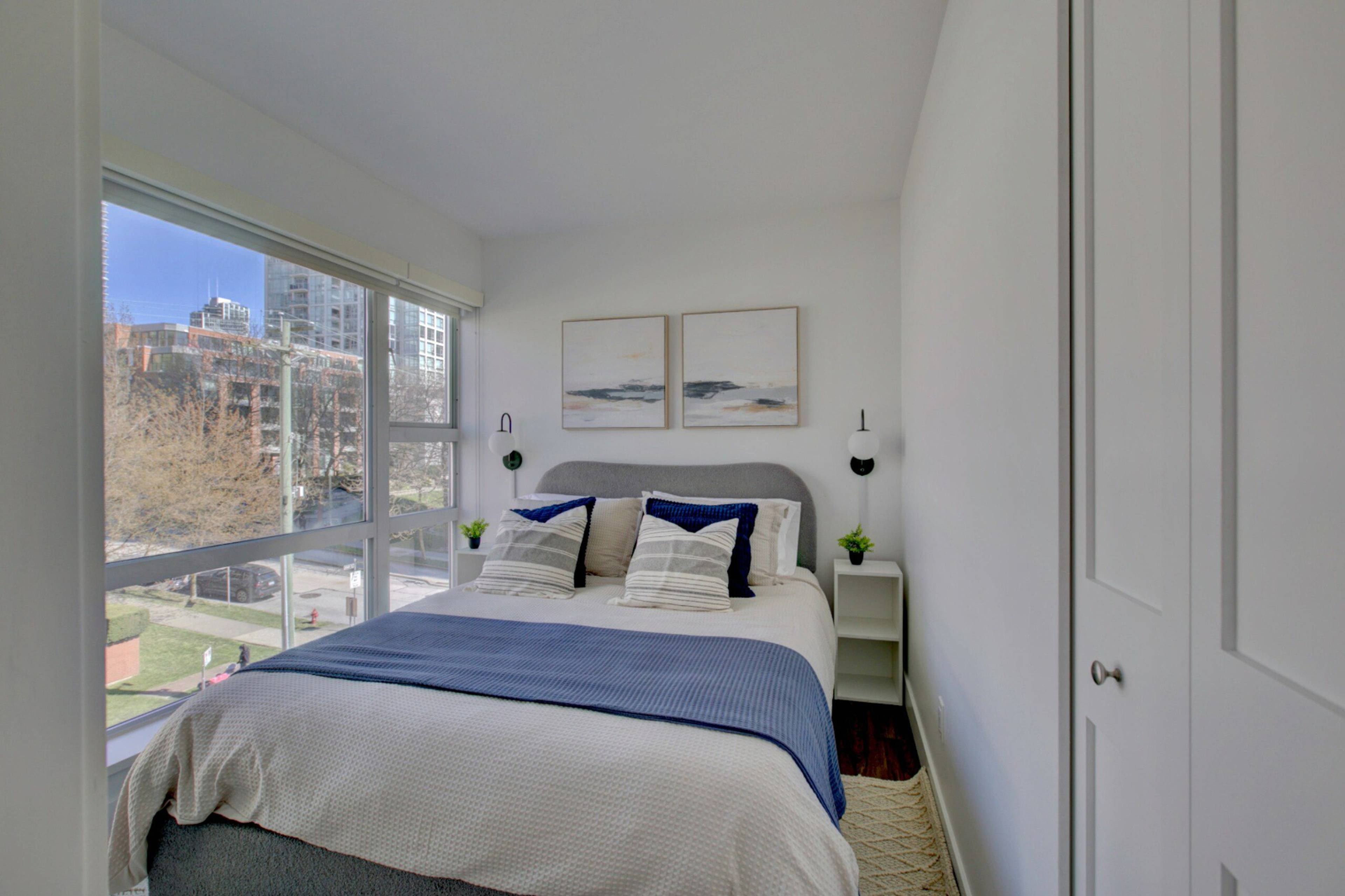 910 Beach Ave 3