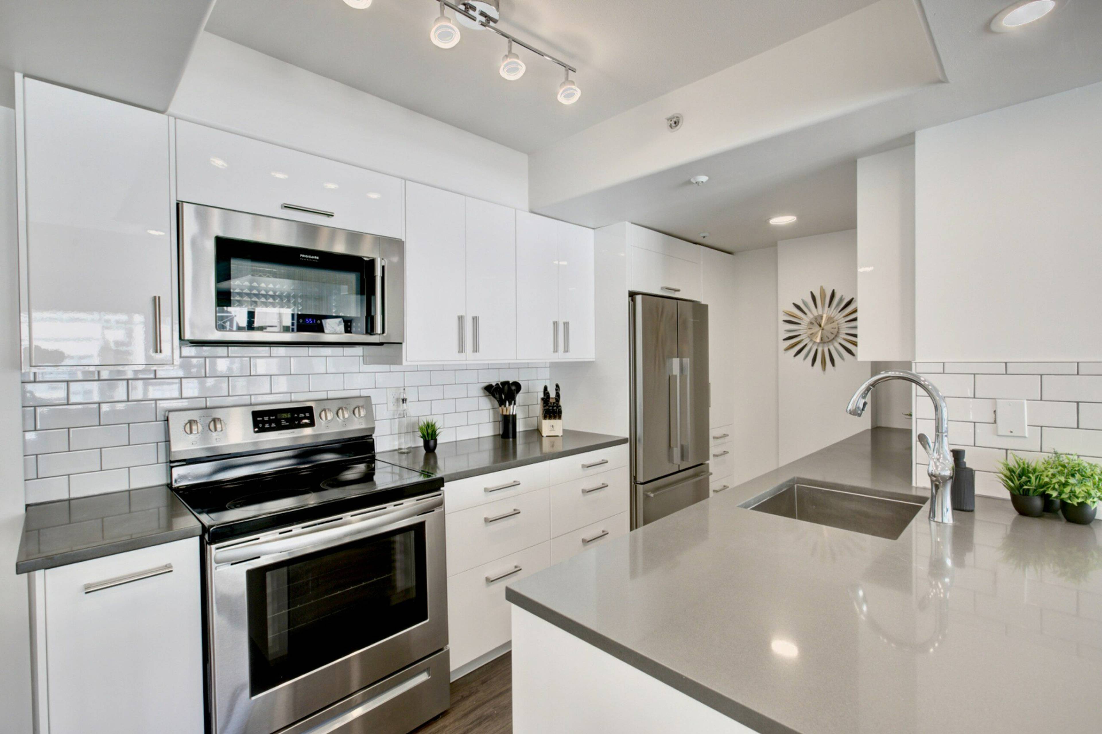 910 Beach Ave 8