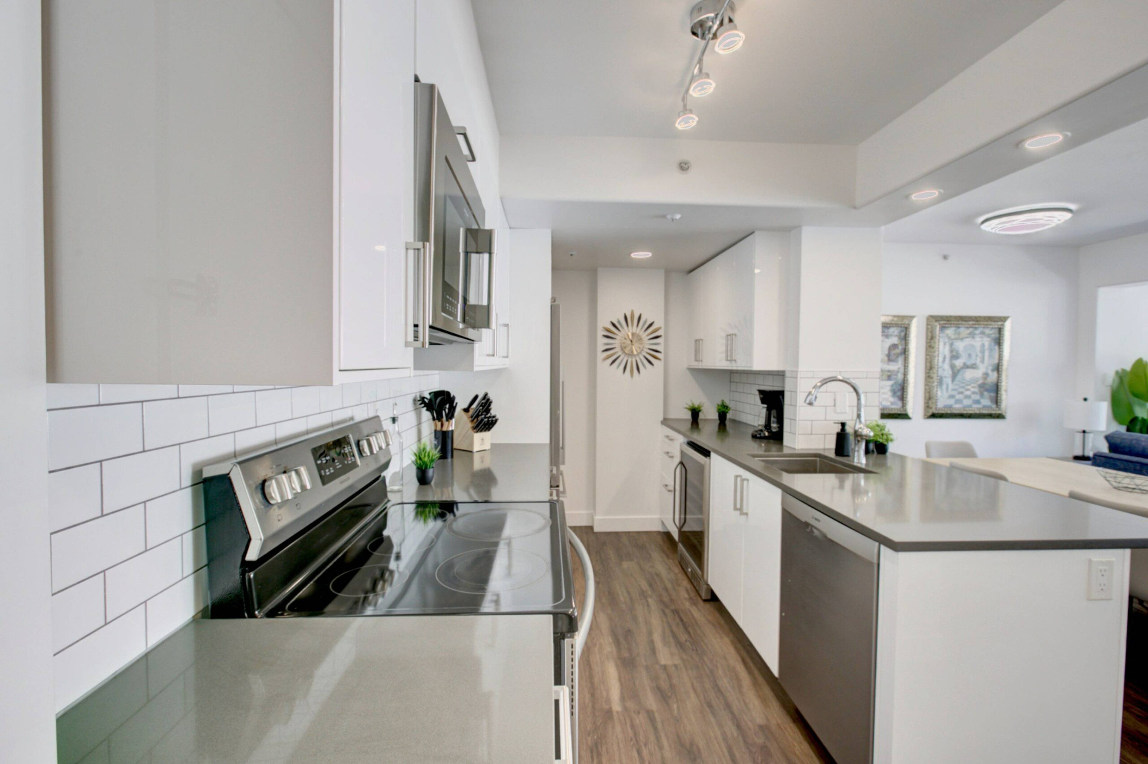 910 Beach Ave 9
