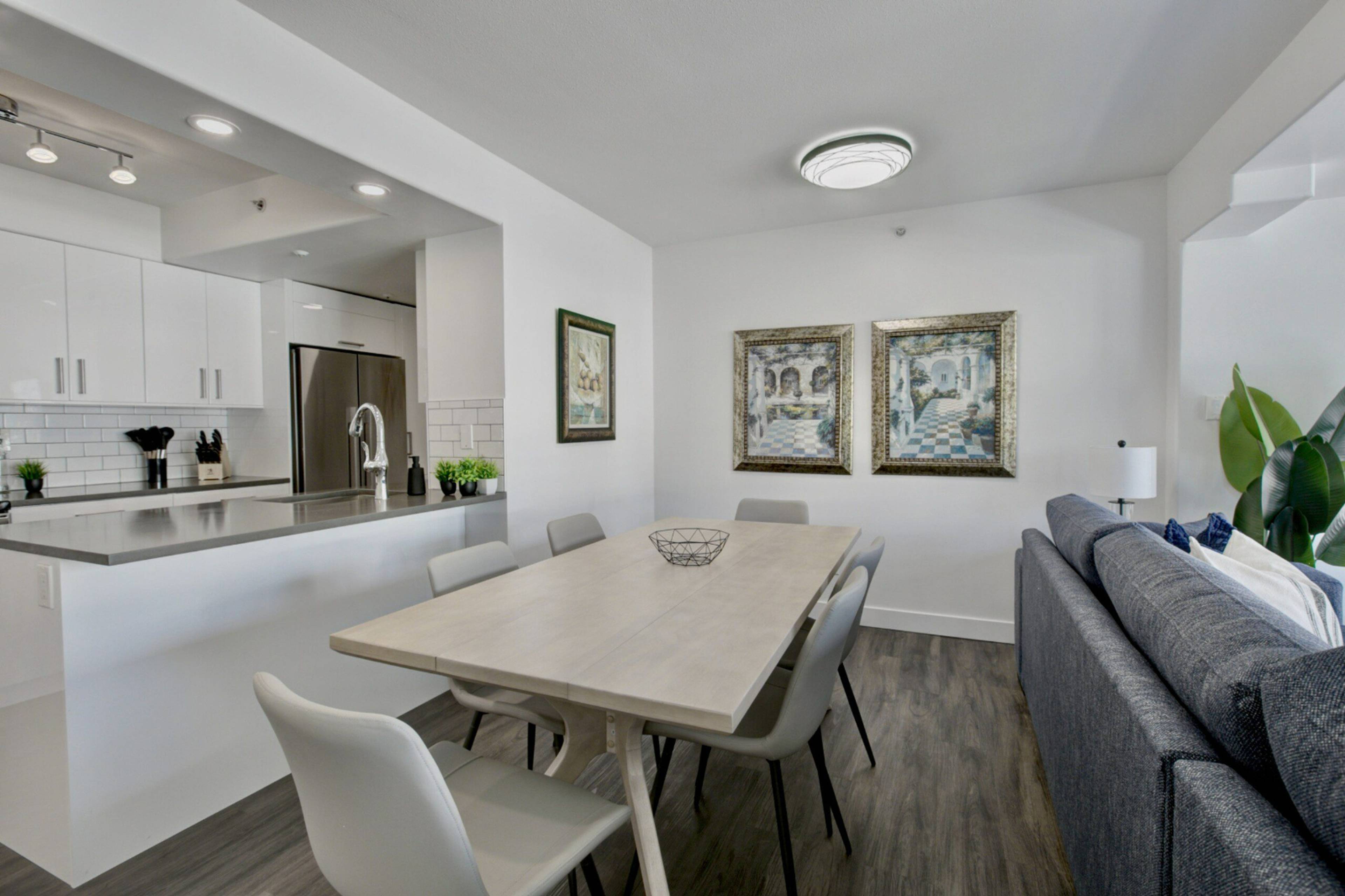 910 Beach Ave 10