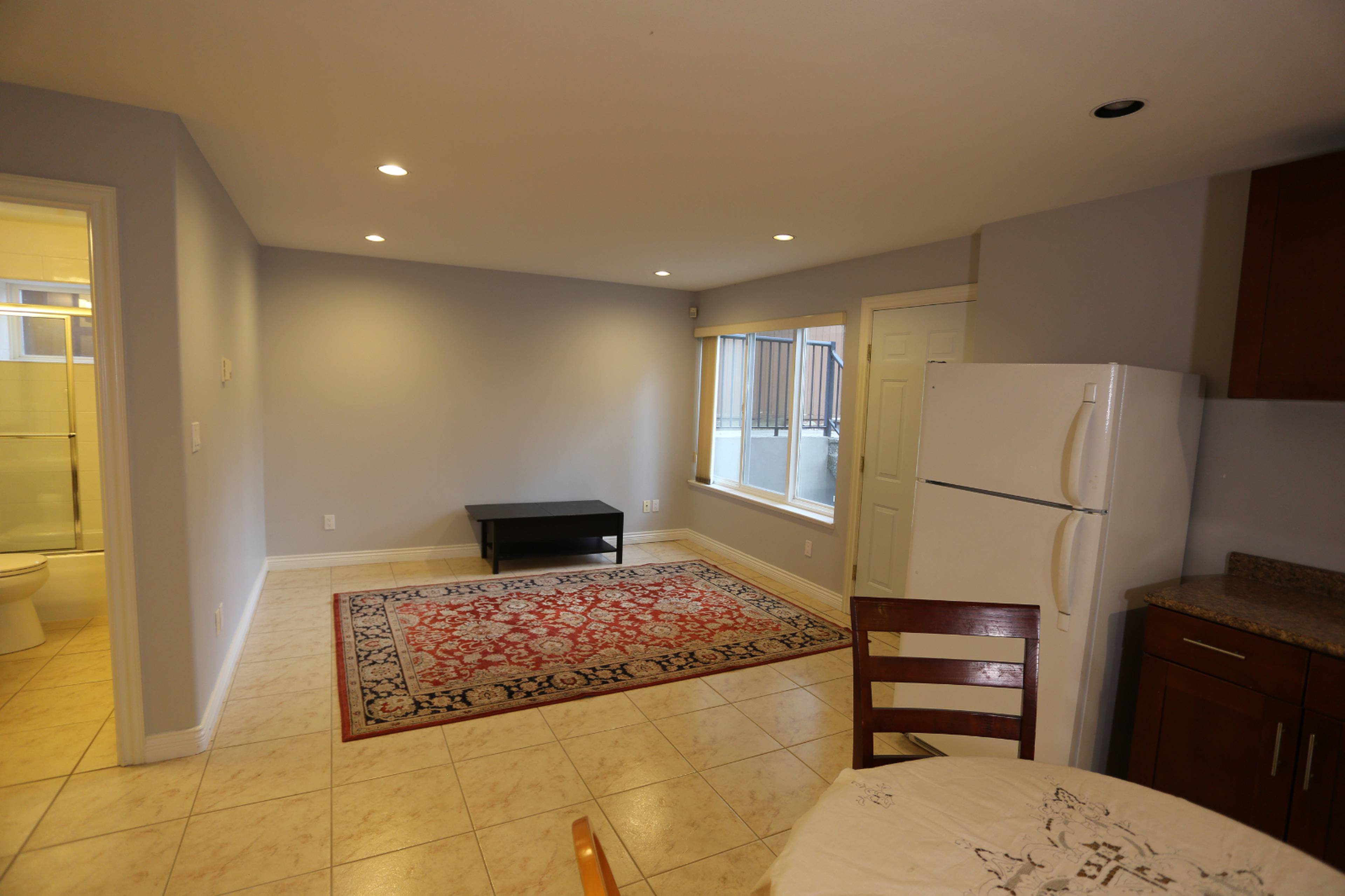 Ridgeview Dr, Burnaby, BC 4 Bedroom Room for Rent liv.rent