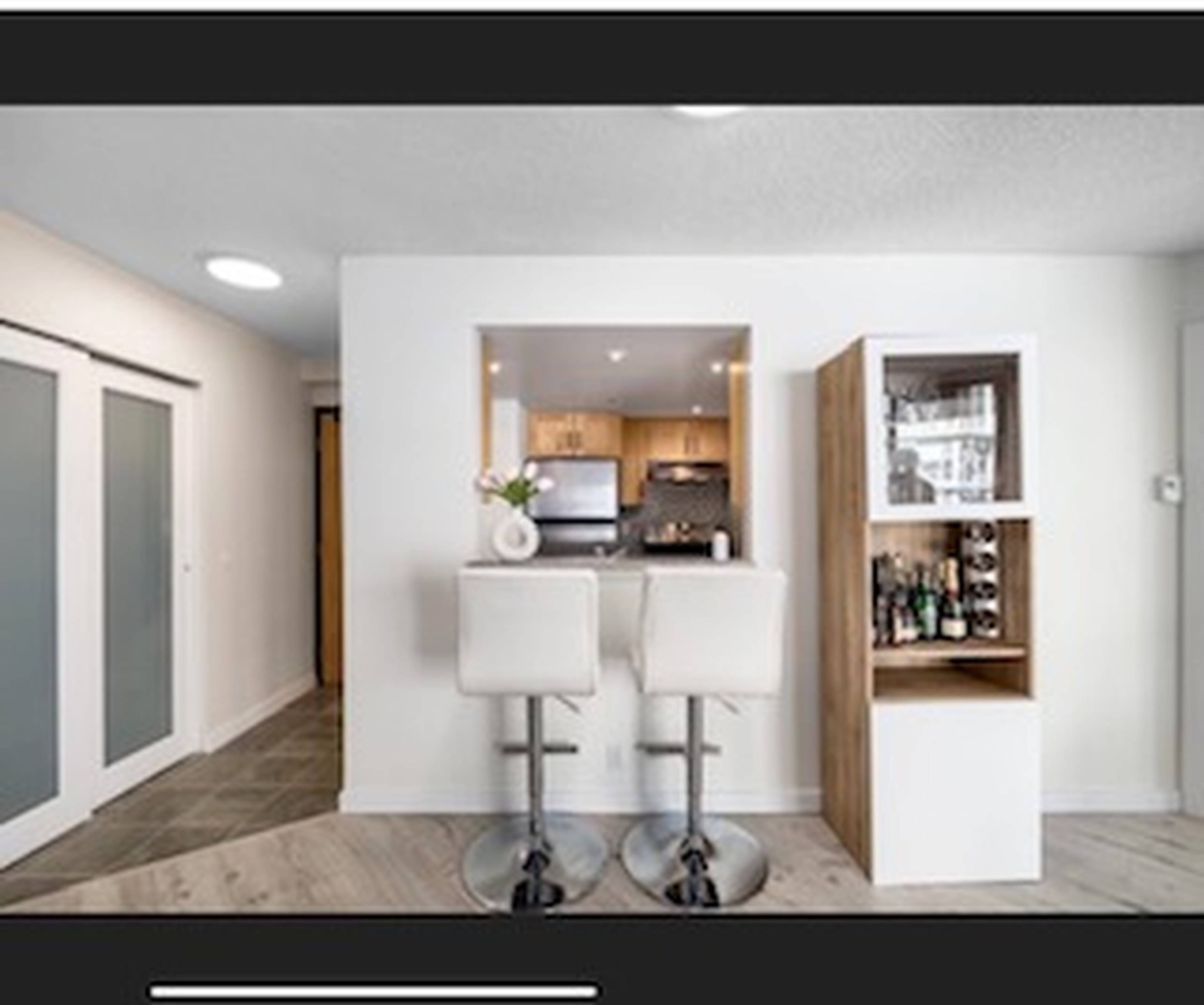 789 Drake St 4