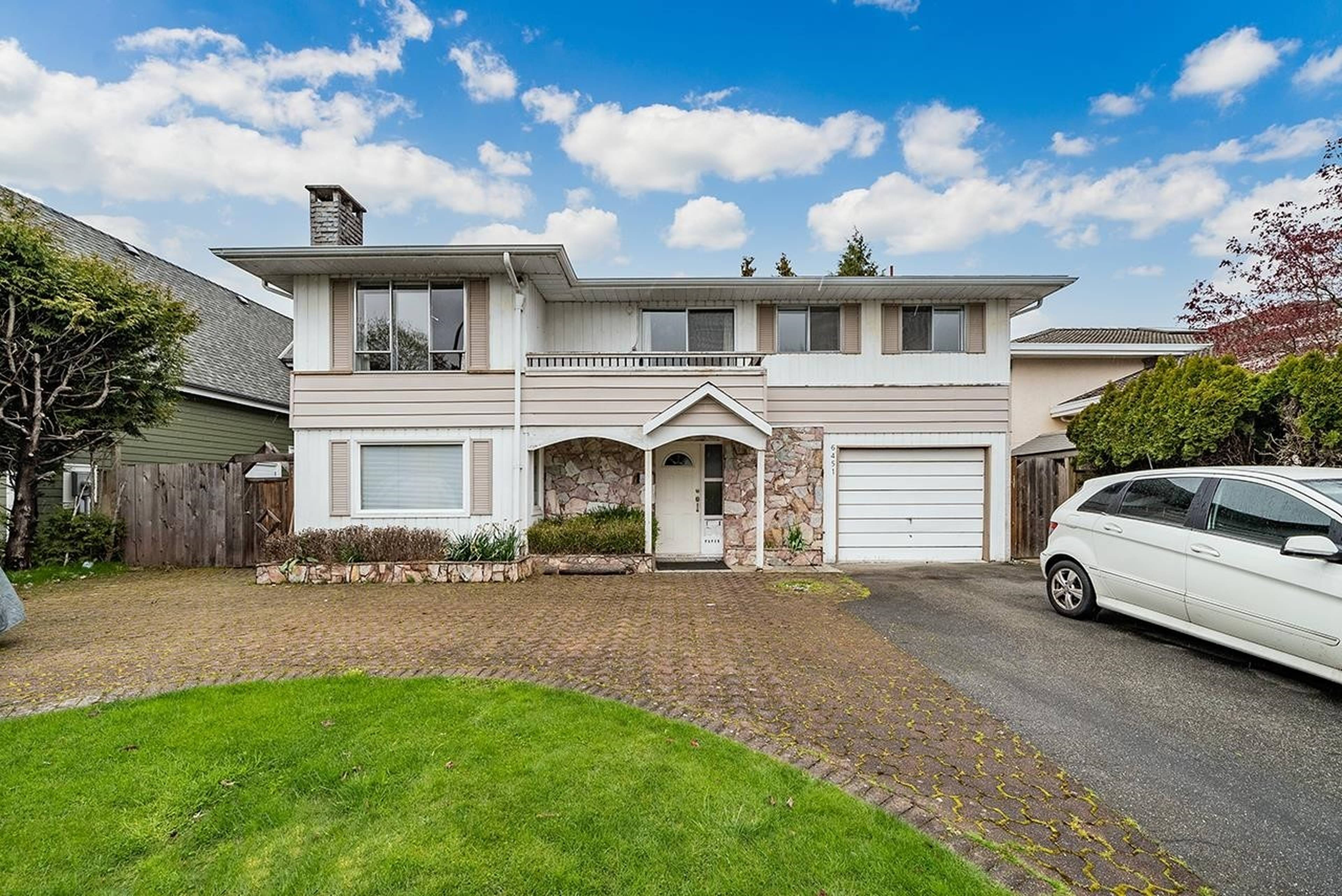 6451 Mara Cres