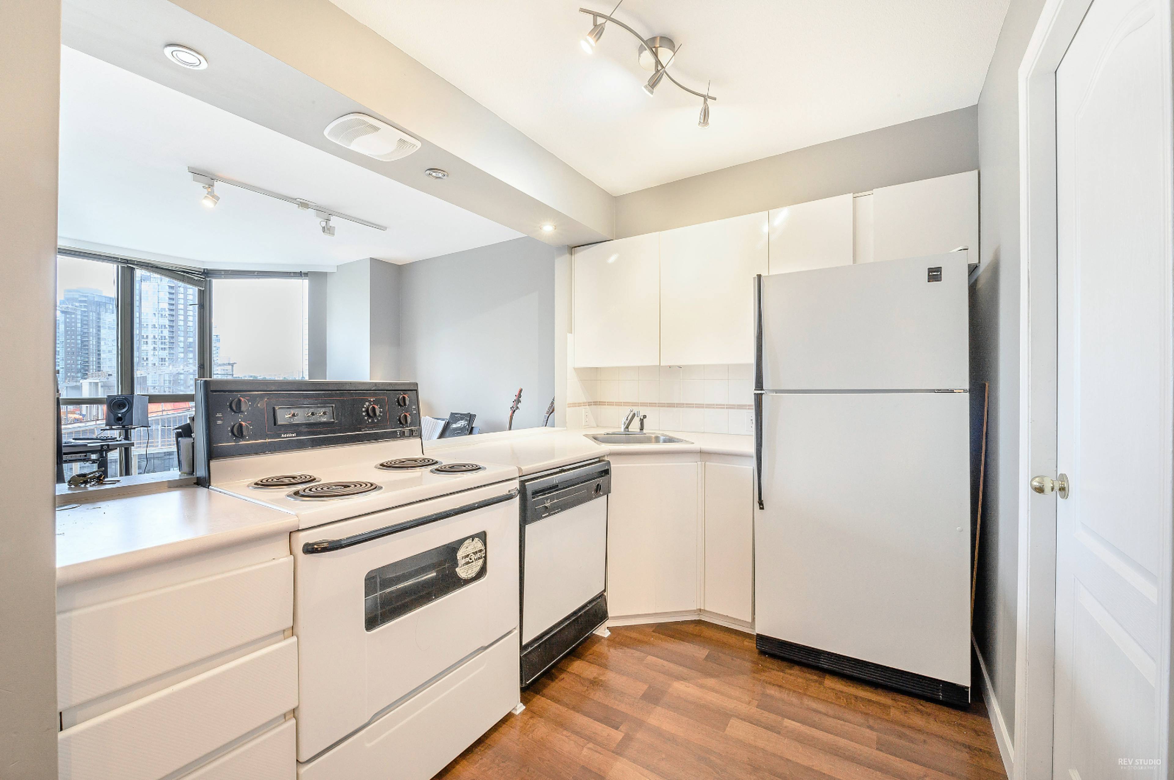 888 Pacific St 11