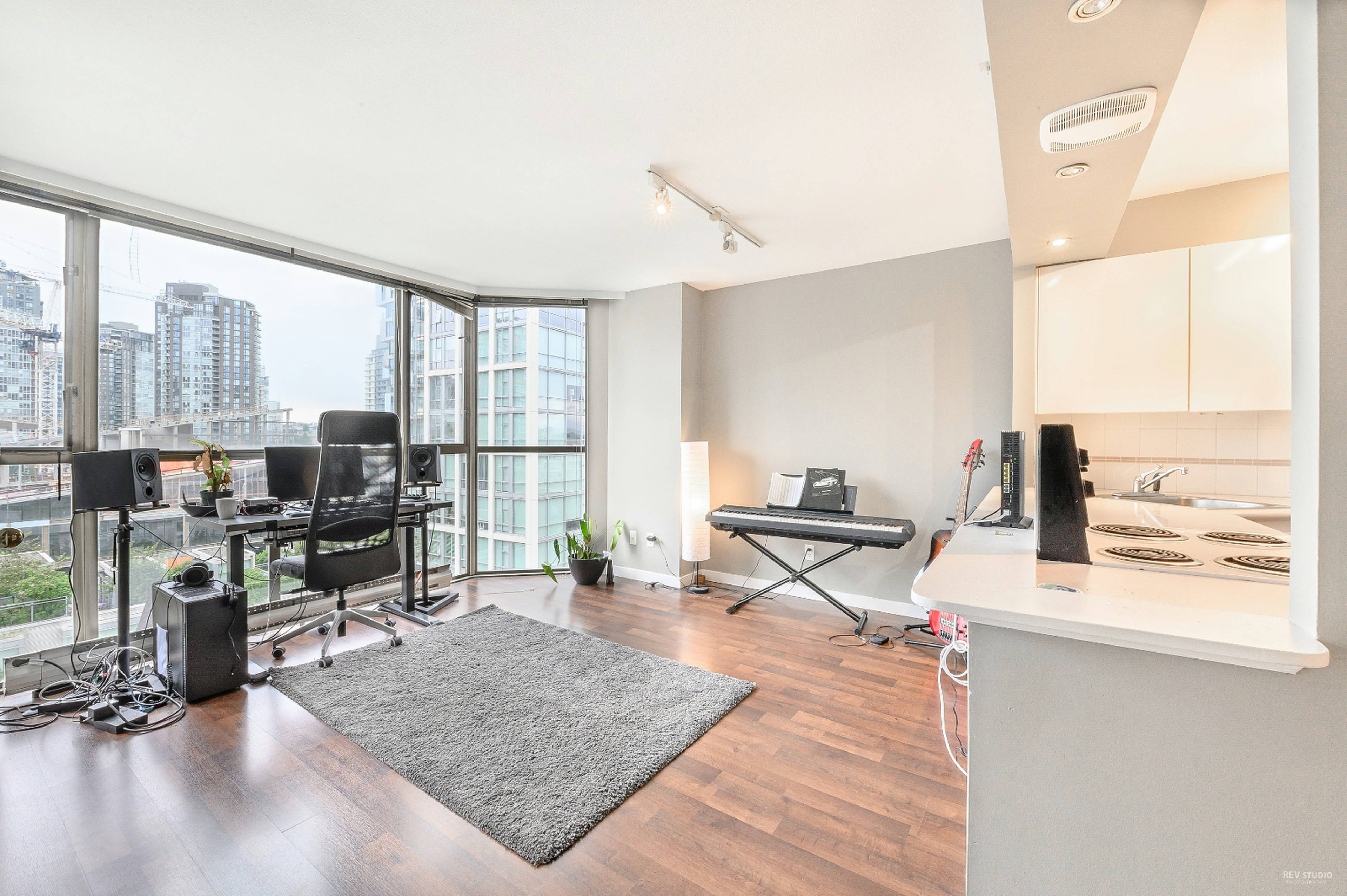 888 Pacific St 17