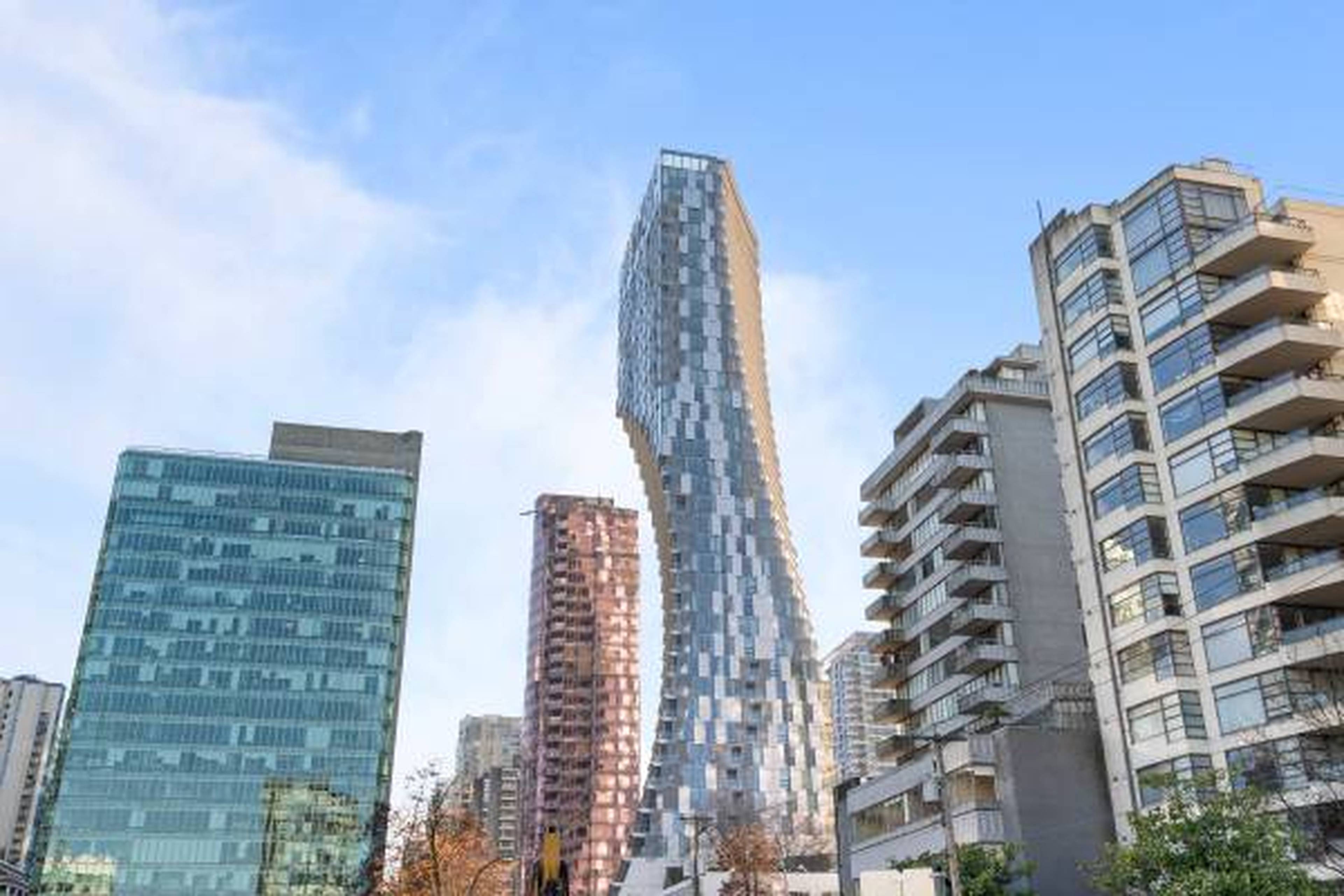2 室  · 2 卫 for rent $6,300 / 月