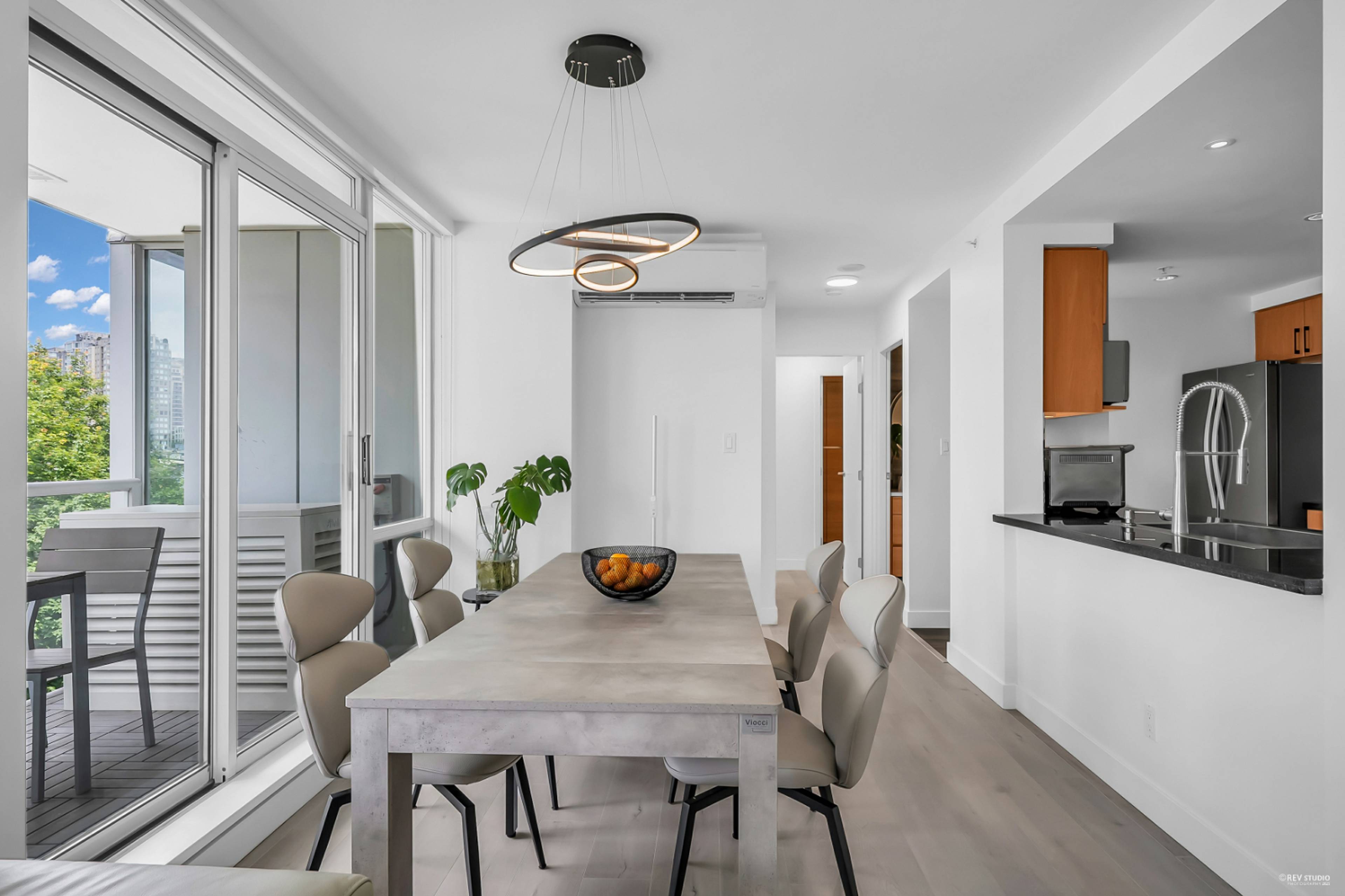 1077 Marinaside Cres 9