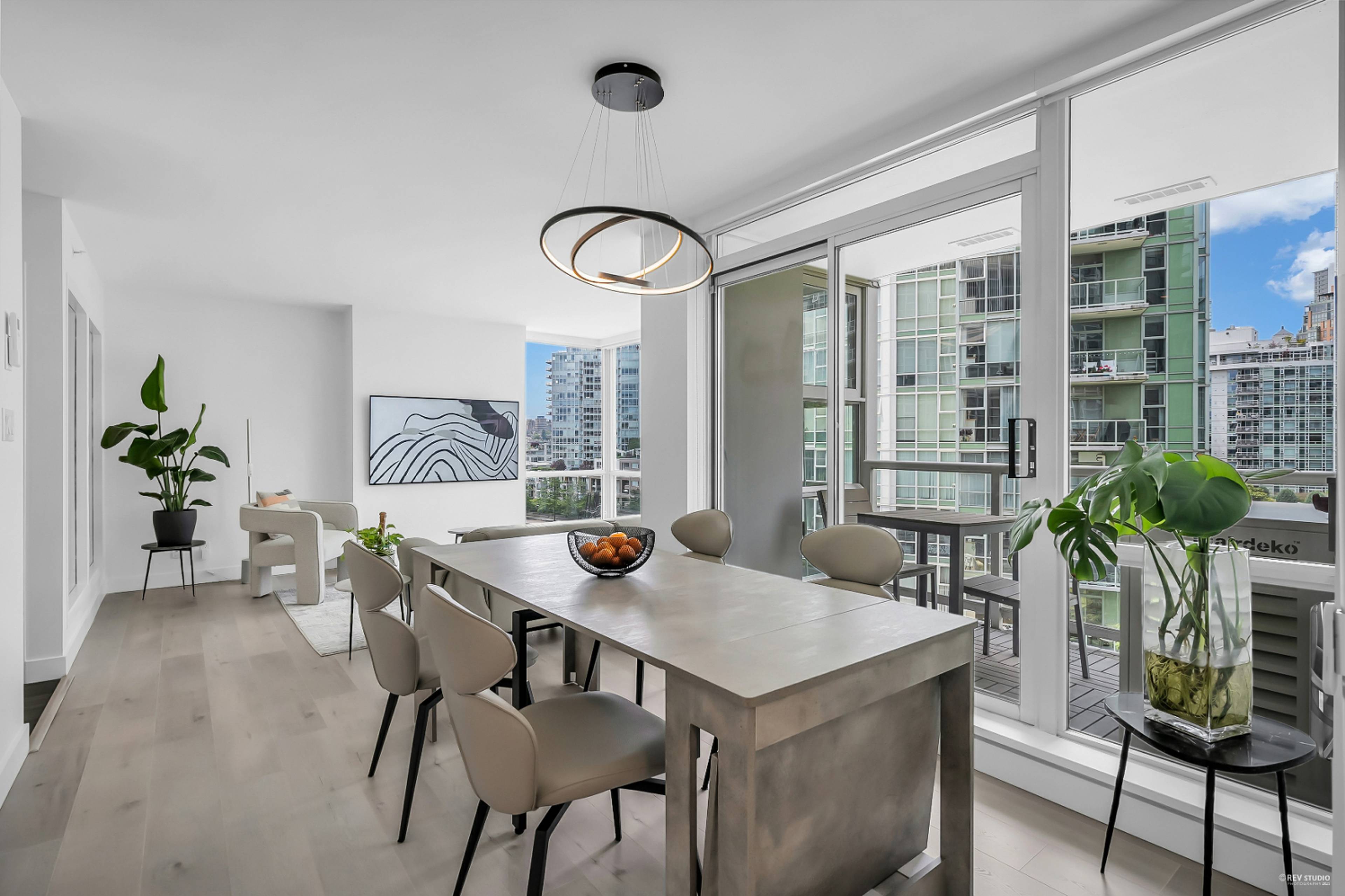 1077 Marinaside Cres 8