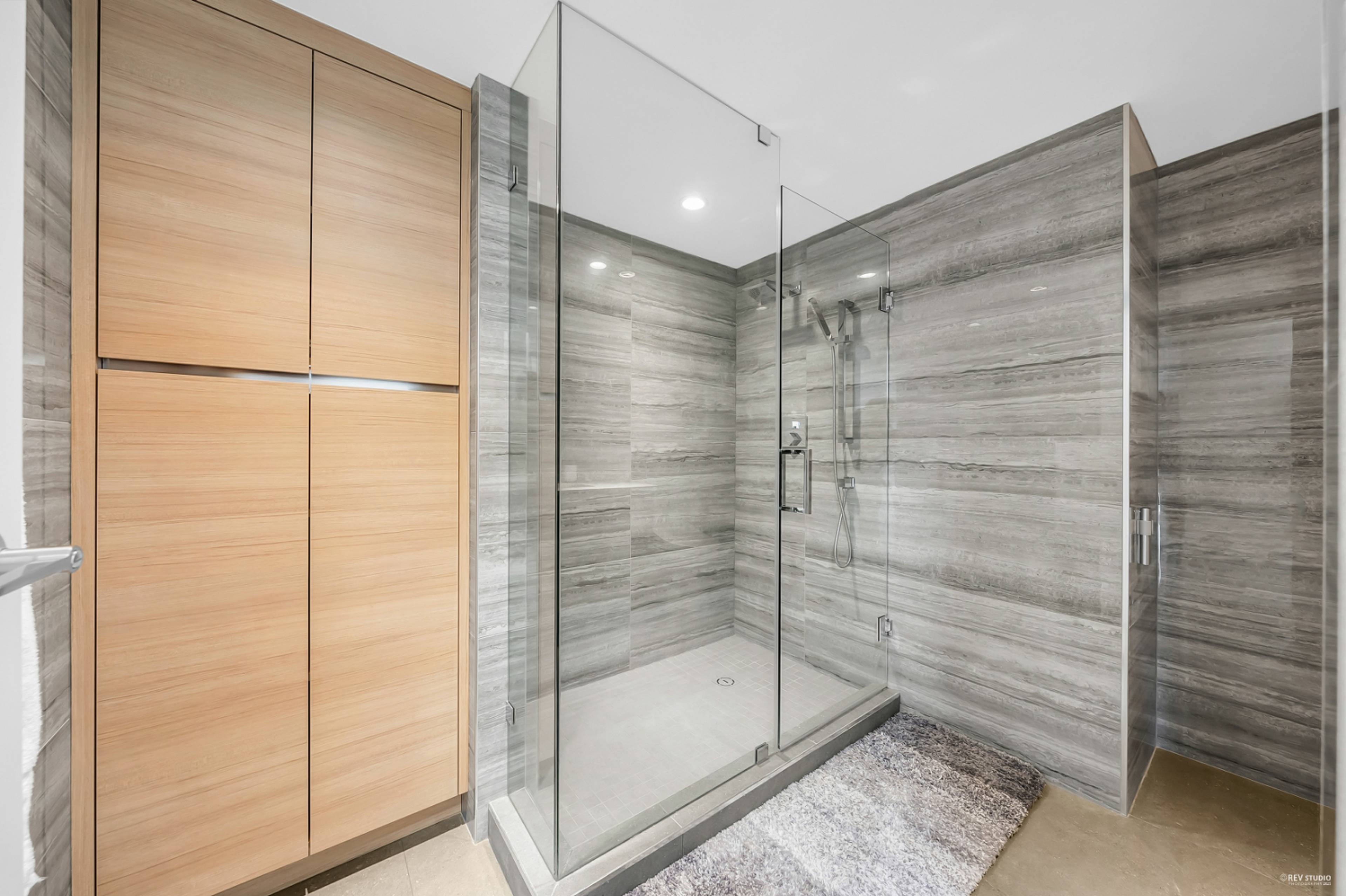 1077 Marinaside Cres 13