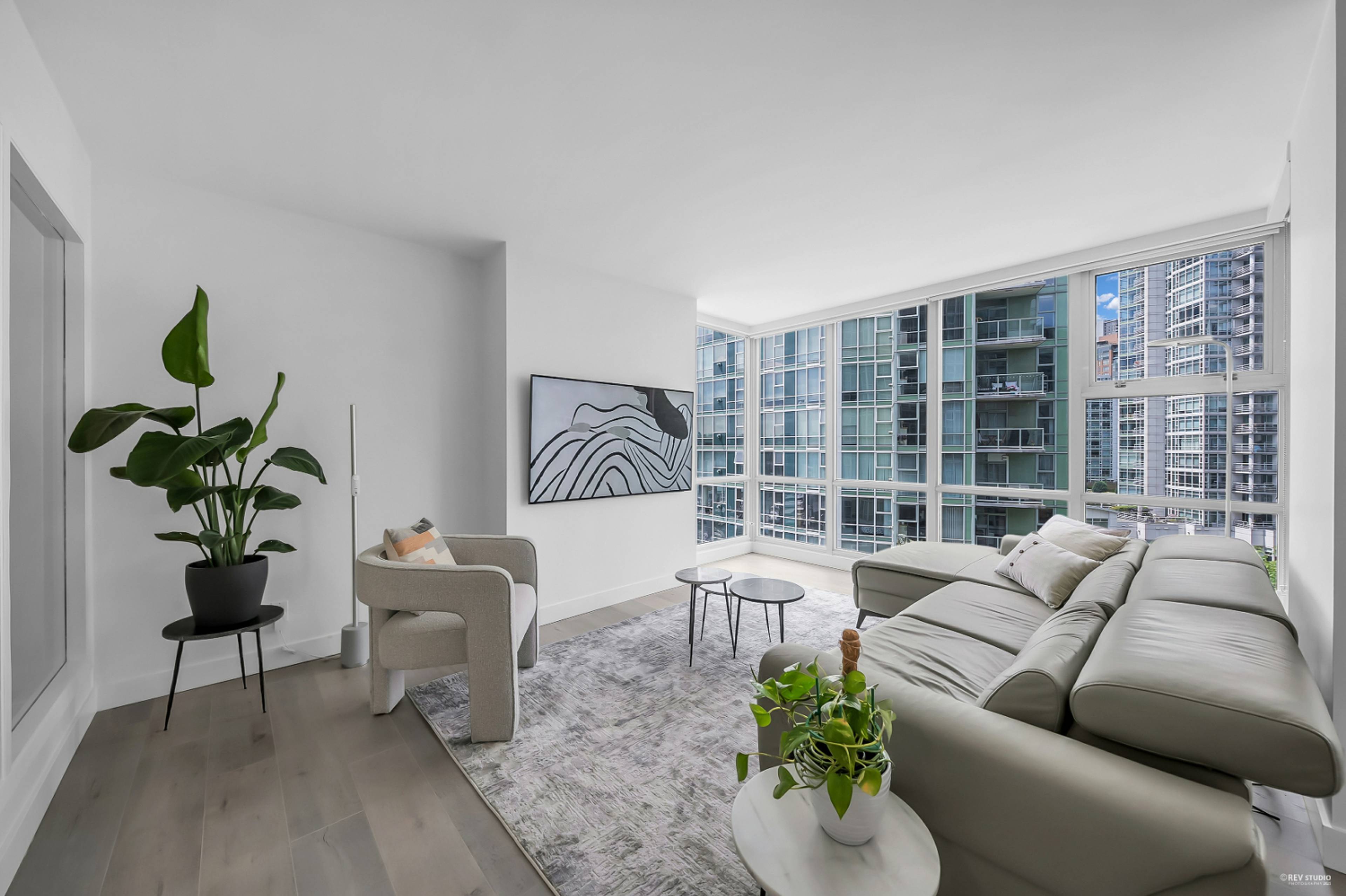 1077 Marinaside Cres 5