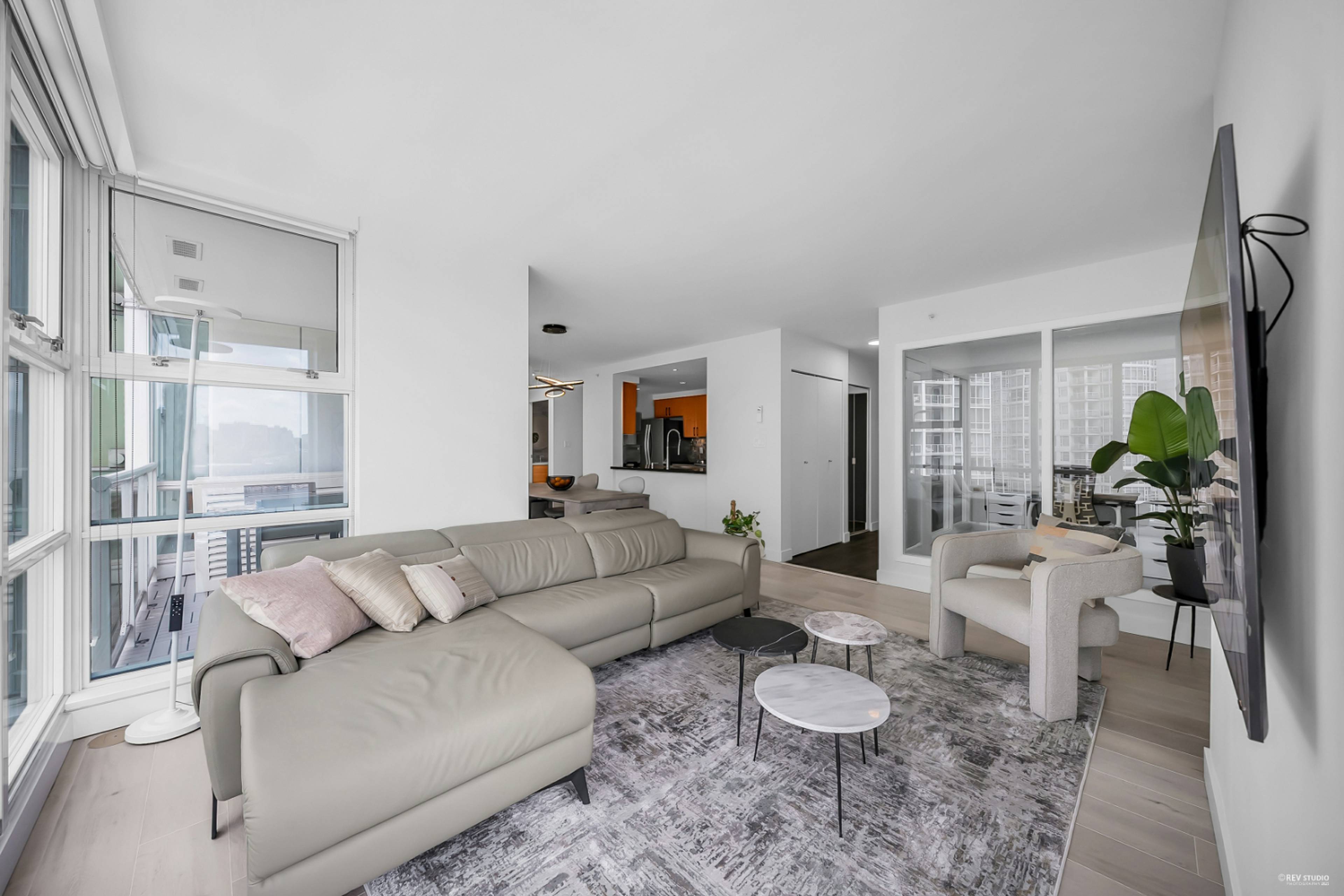 1077 Marinaside Cres 6