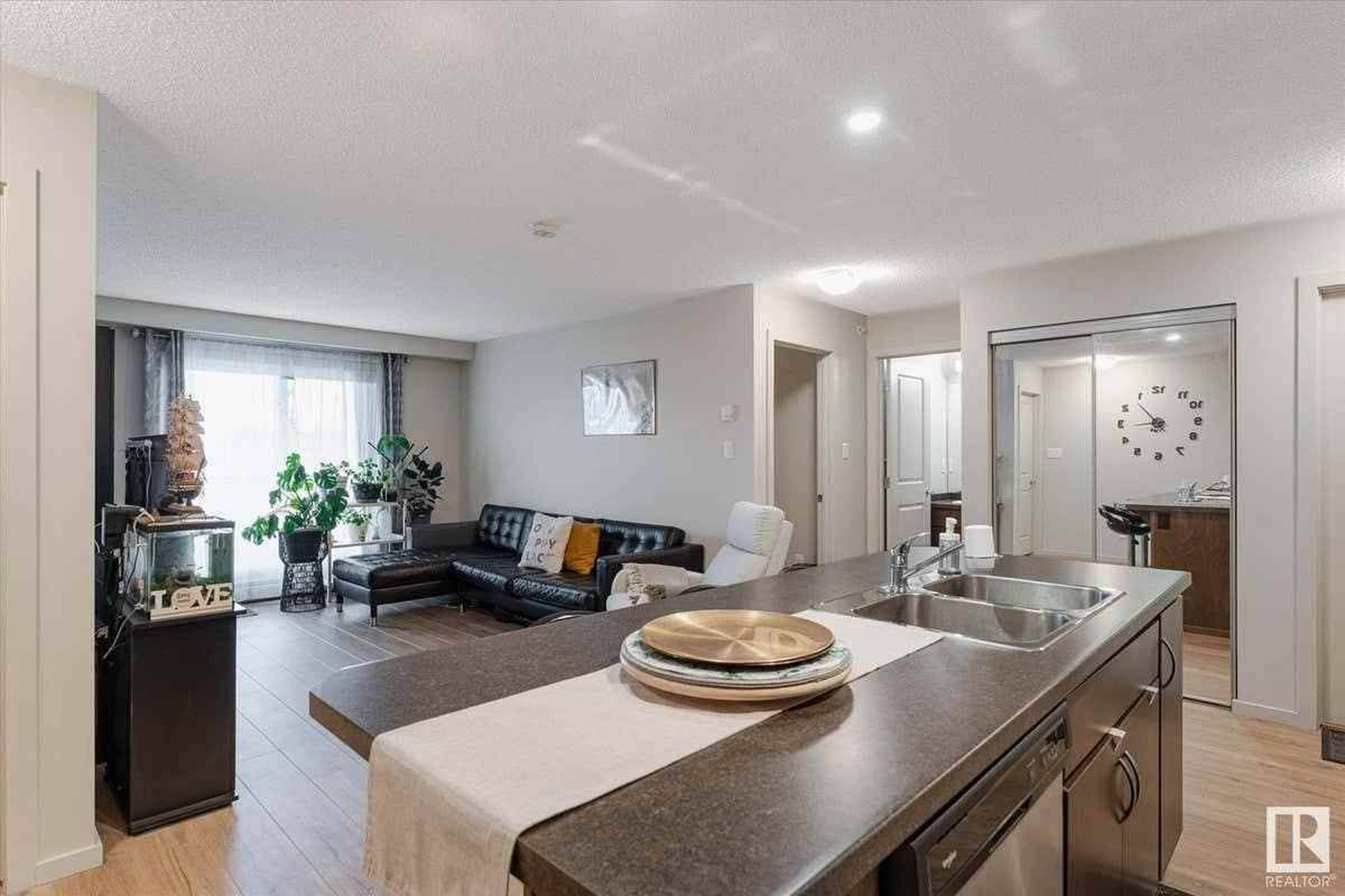 2 ch.  · 2 s. de bains for rent $1,695 / mois