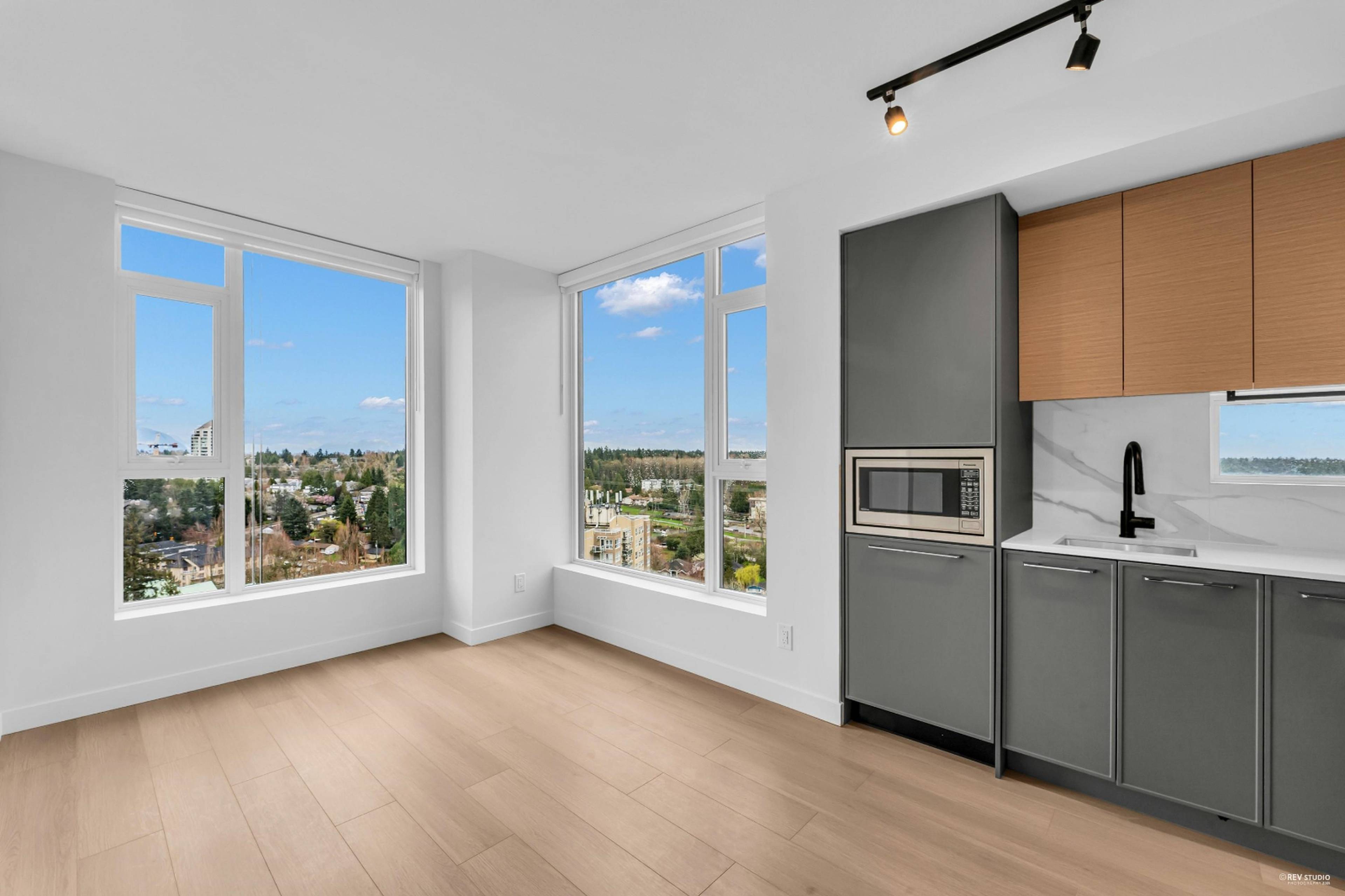 2 ch.  · 2 s. de bains for rent $2,500 / mois