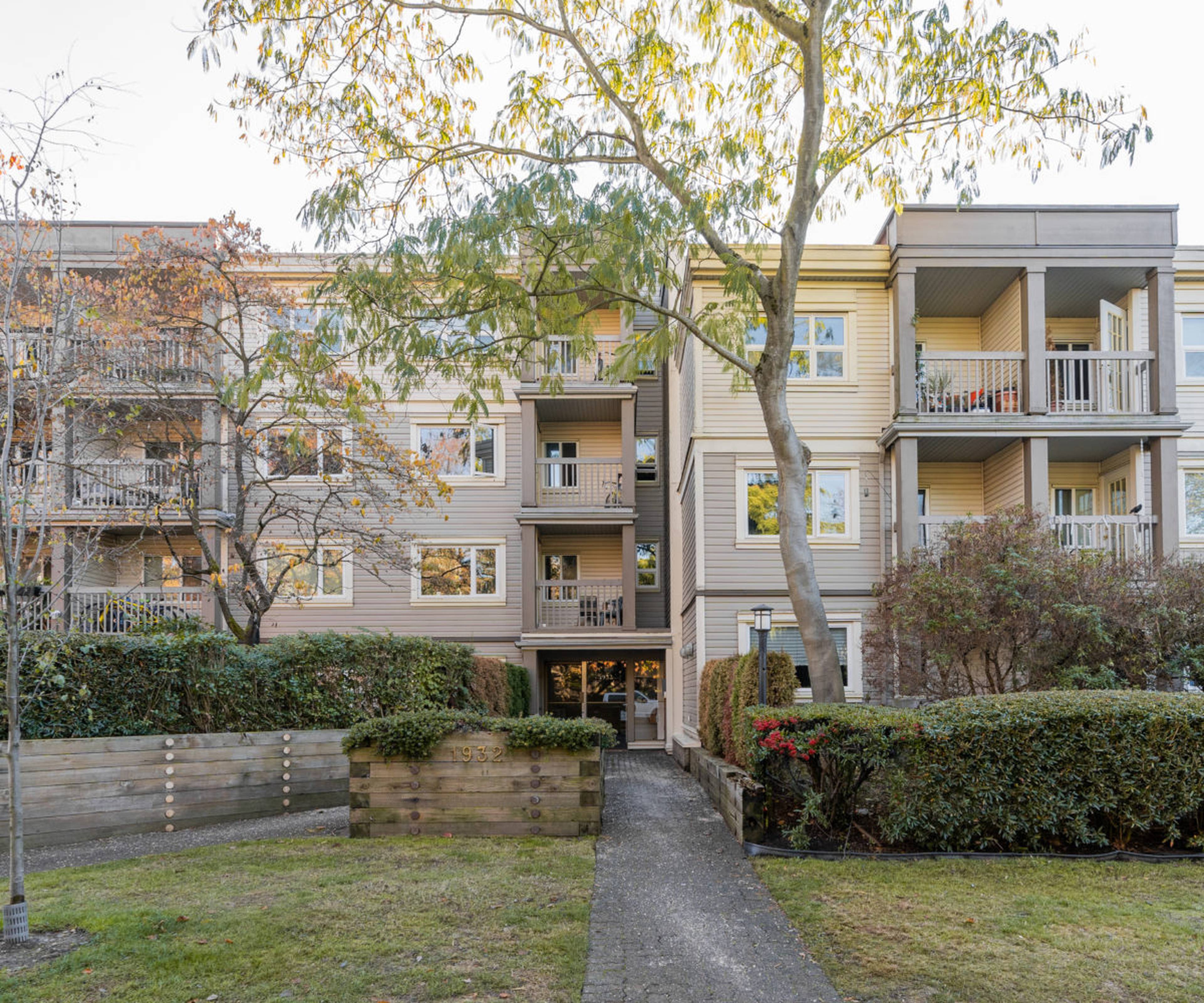 1 ch.  · 1 s. de bains for rent $2,760 / mois