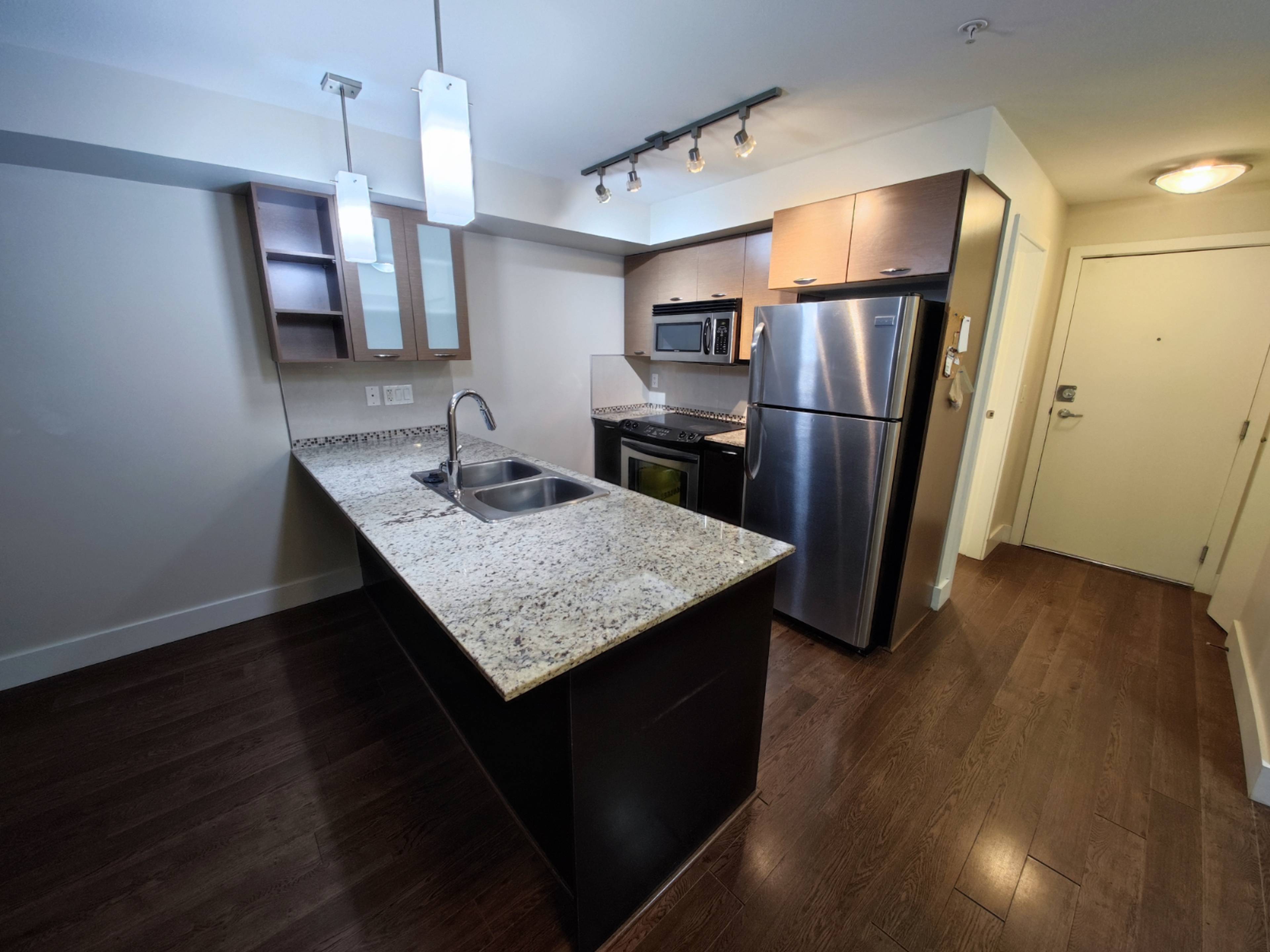 2 ch.  · 2 s. de bains for rent $1,950 / mois