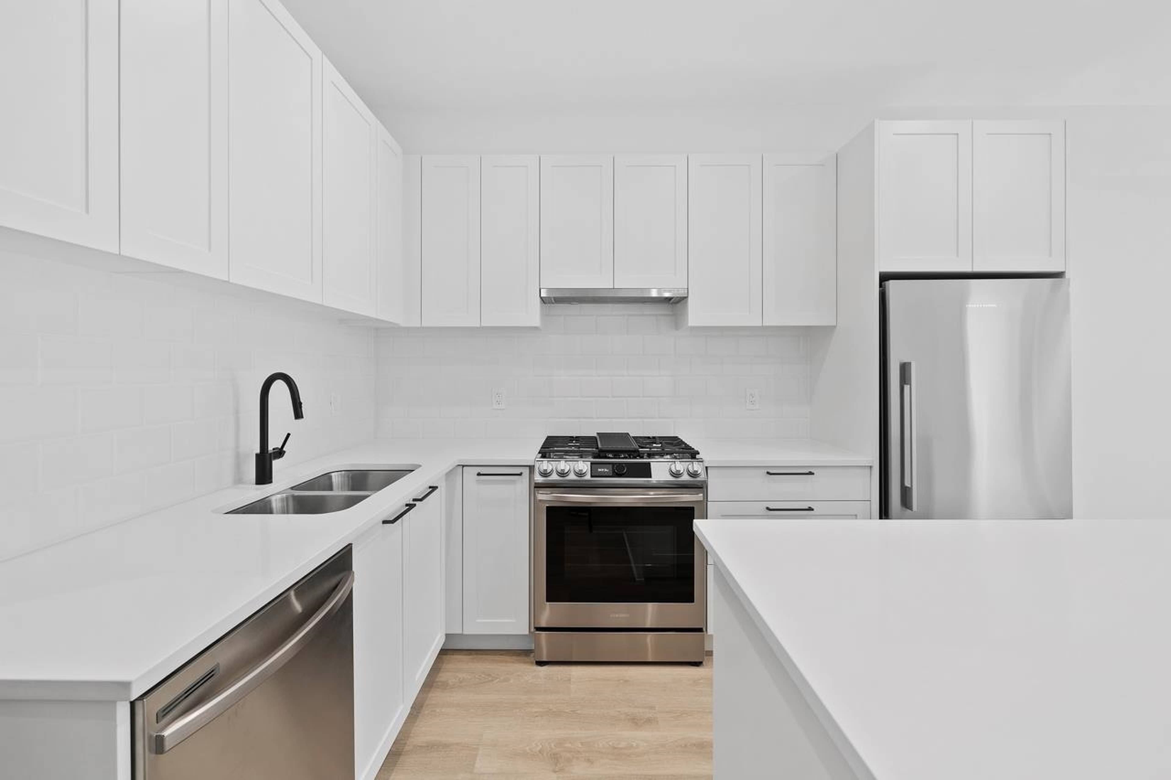 2 ch.  · 2 s. de bains for rent $2,300 / mois