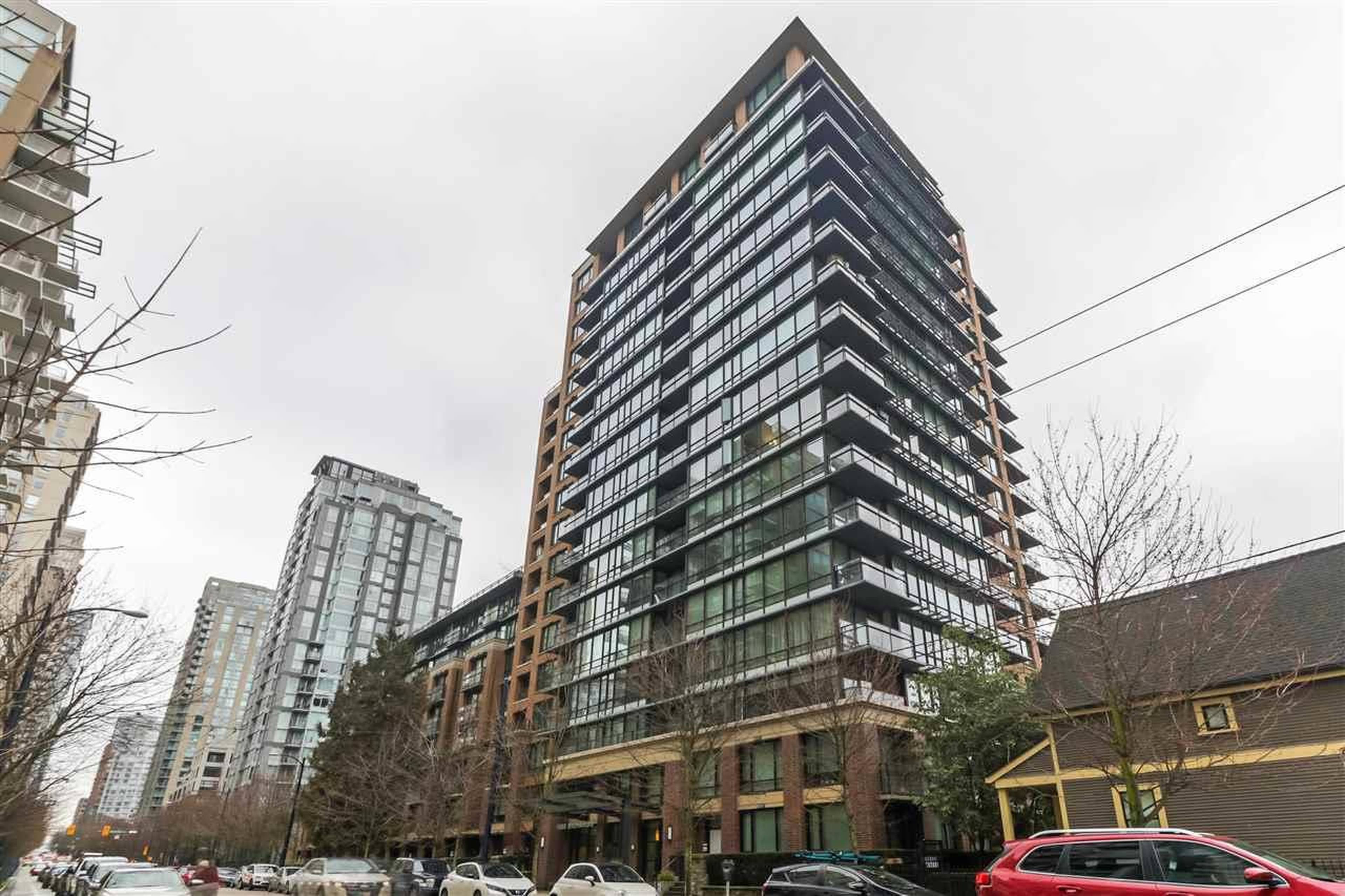 2 ch.  · 2 s. de bains for rent $3,595 / mois