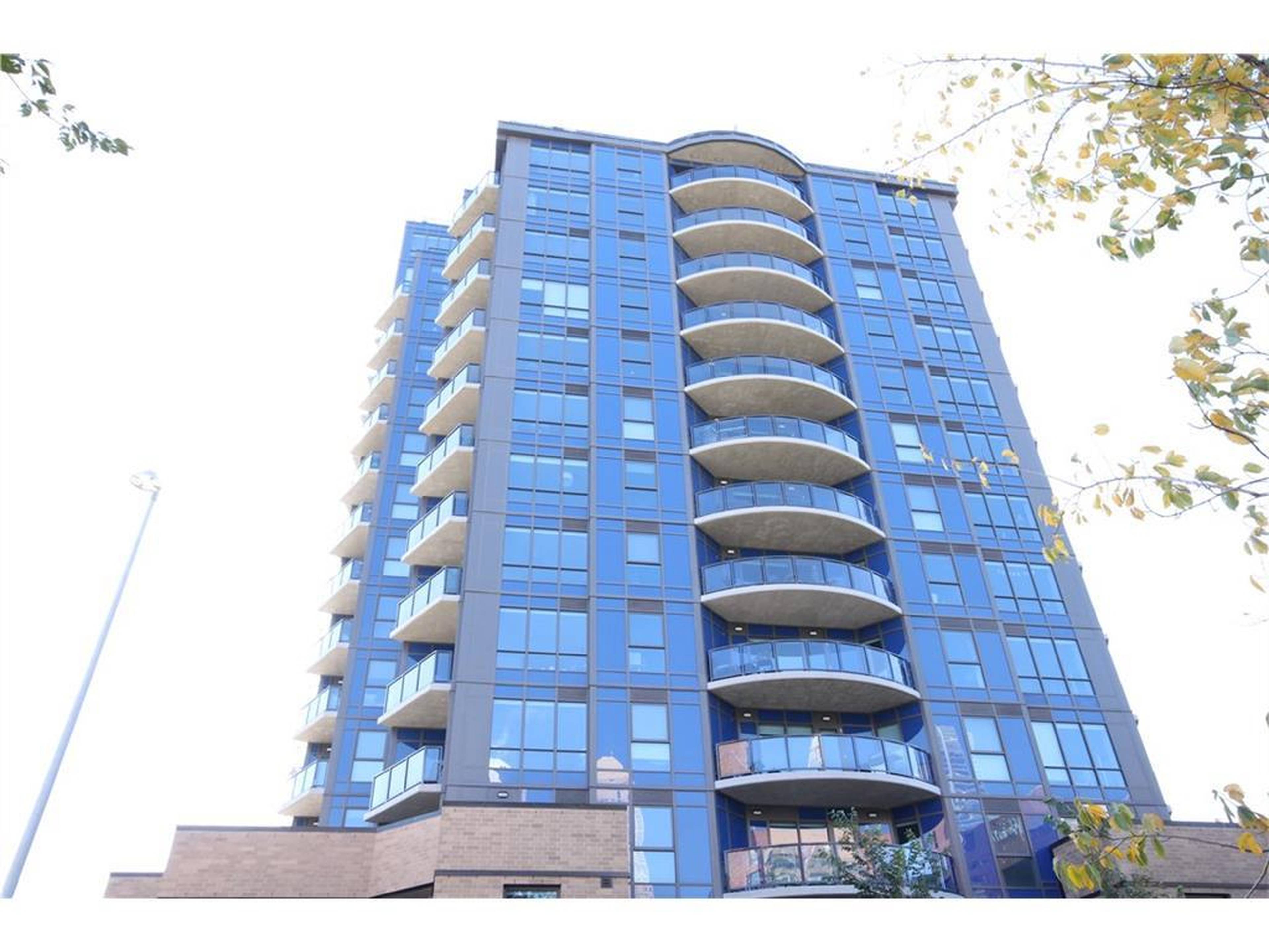 2 ch.  · 2 s. de bains for rent $2,500 / mois