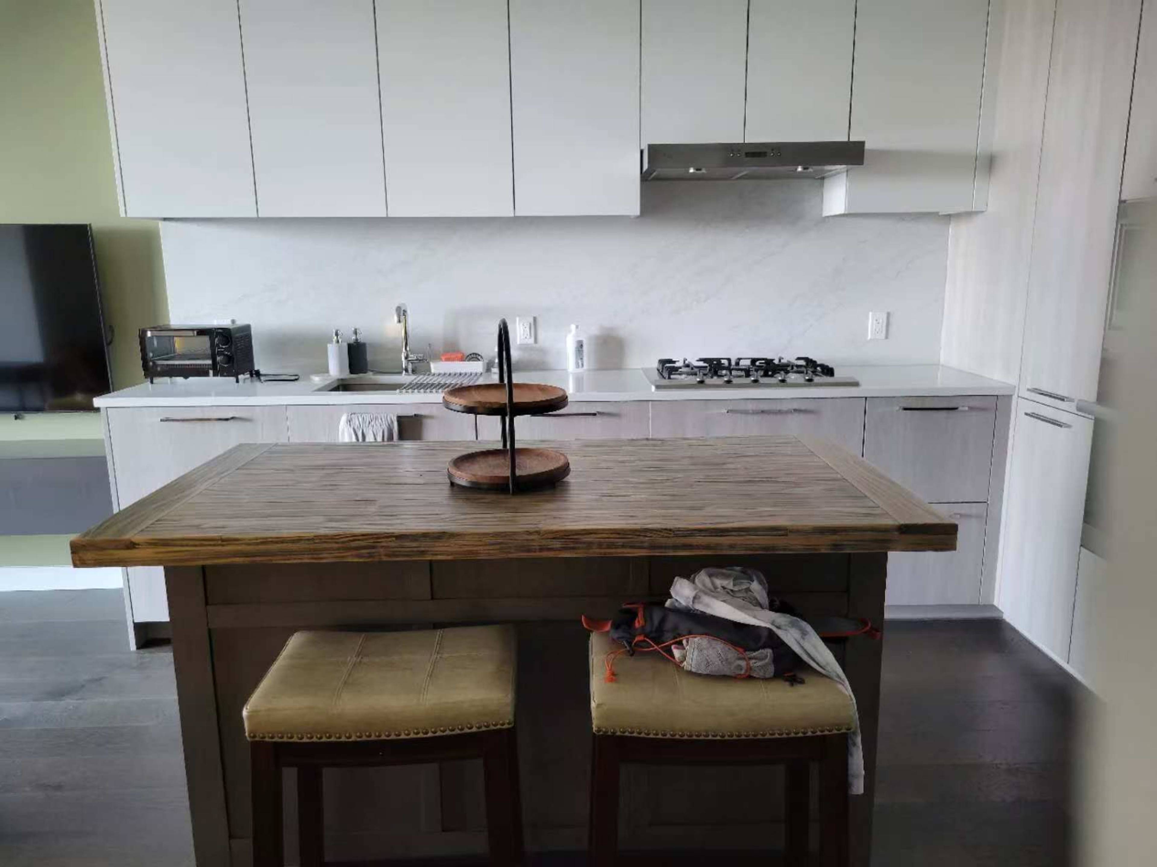 2 ch.  · 2 s. de bains for rent $3,000 / mois