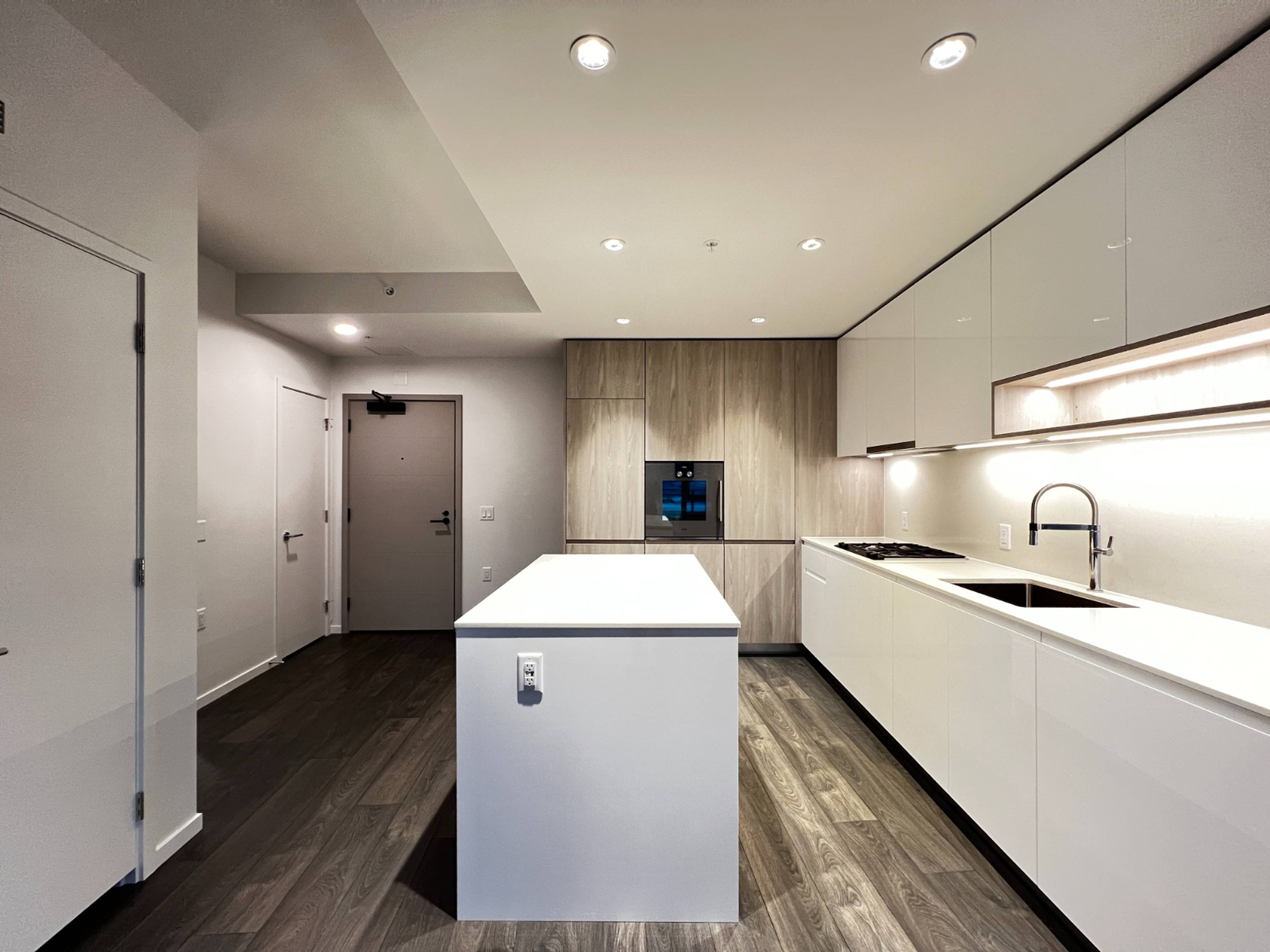 1 ch.  · 1 s. de bains for rent $2,500 / mois