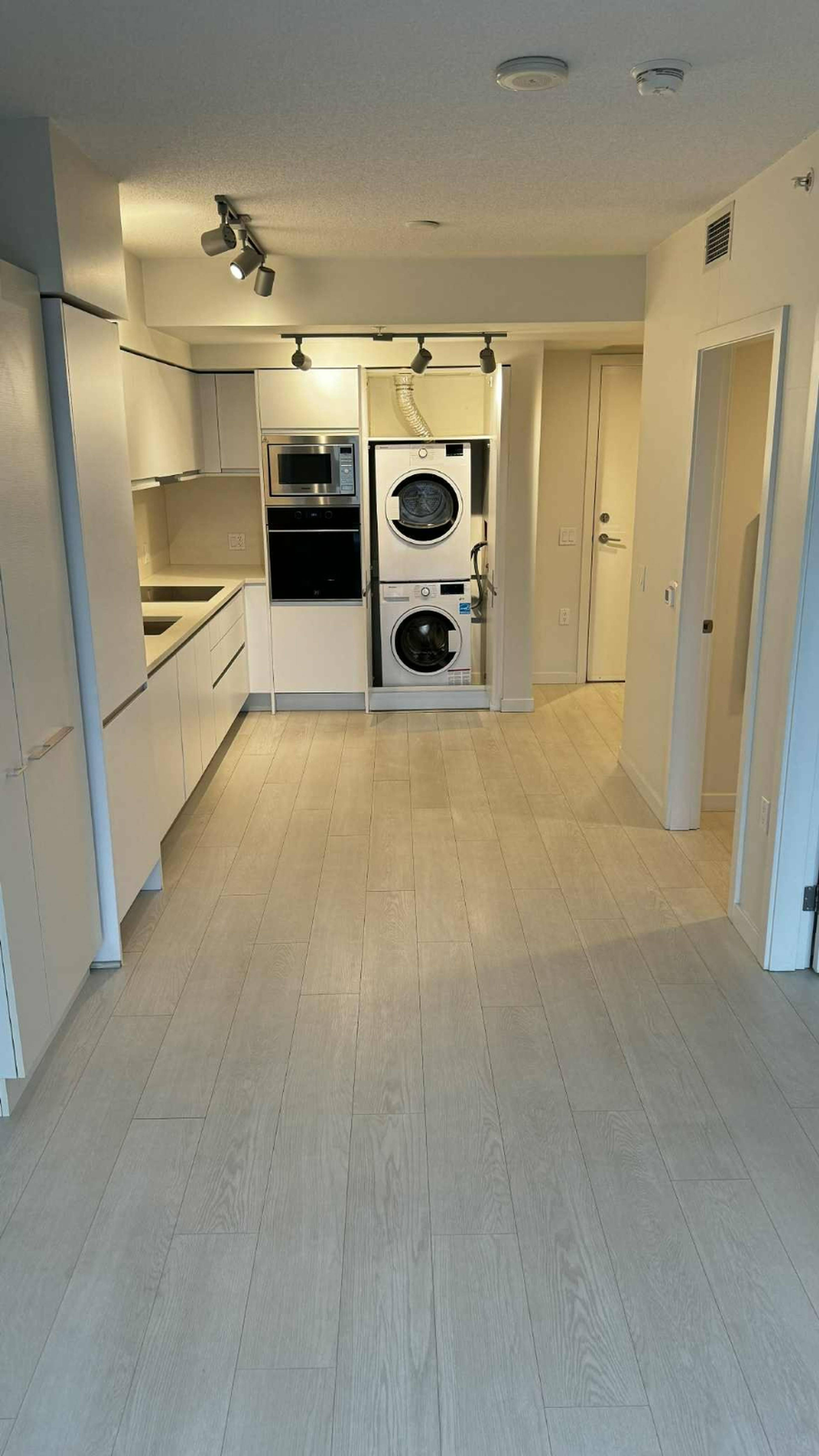 1 室  · 1 卫 for rent $2,450 / 月