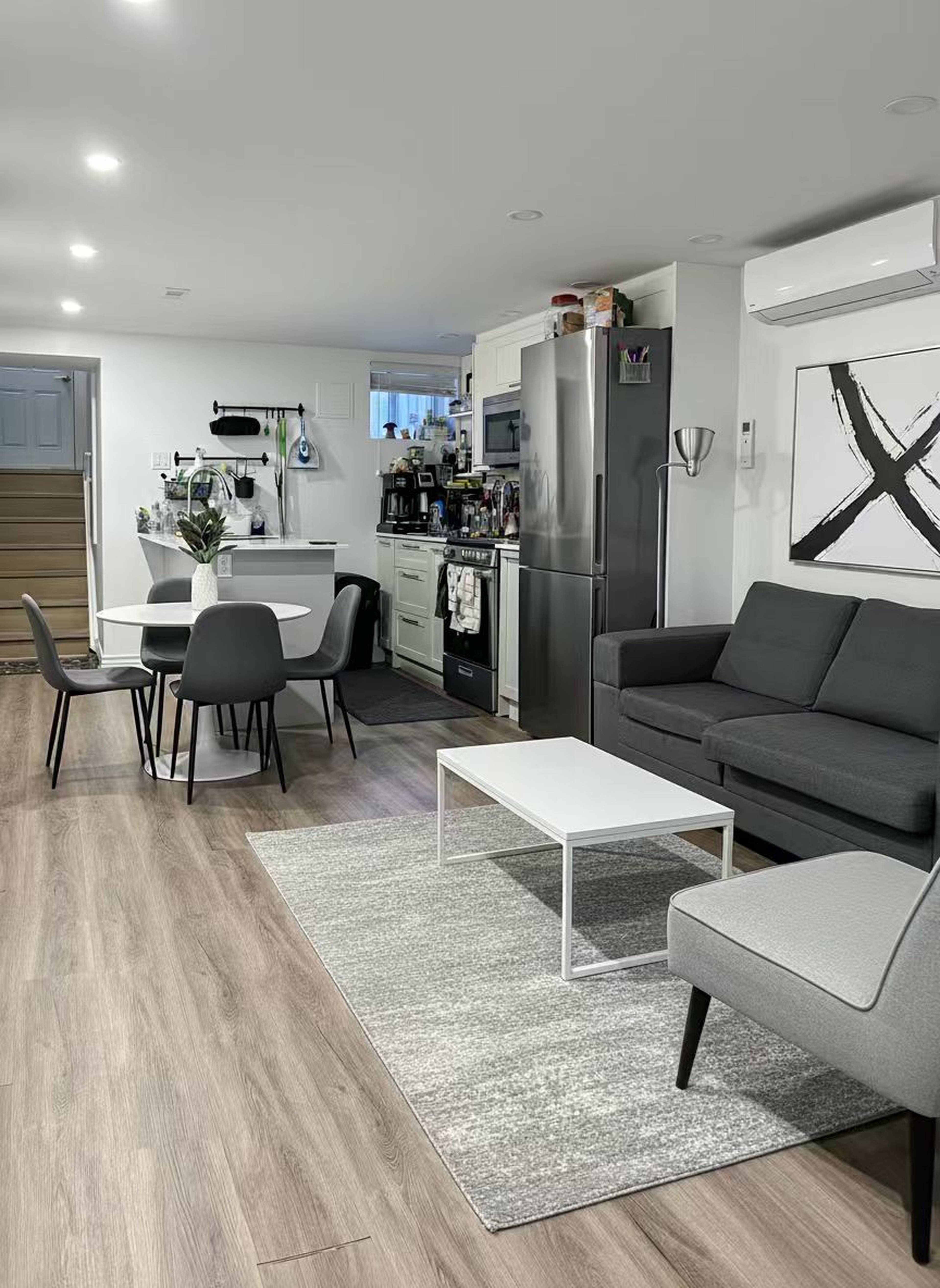 2 ch.  · 1 s. de bains for rent $2,050 / mois