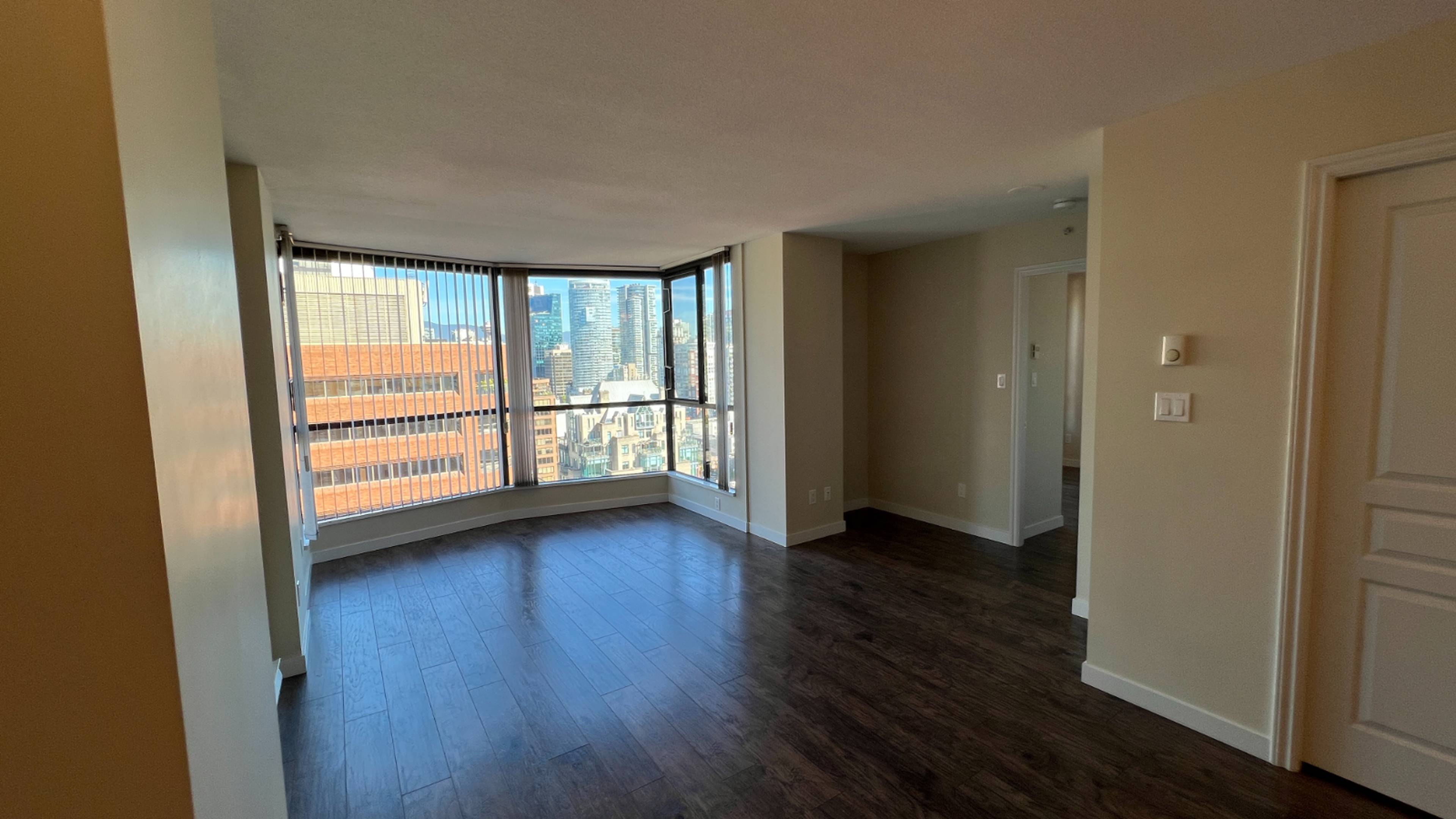 1 ch.  · 1 s. de bains for rent $2,400 / mois