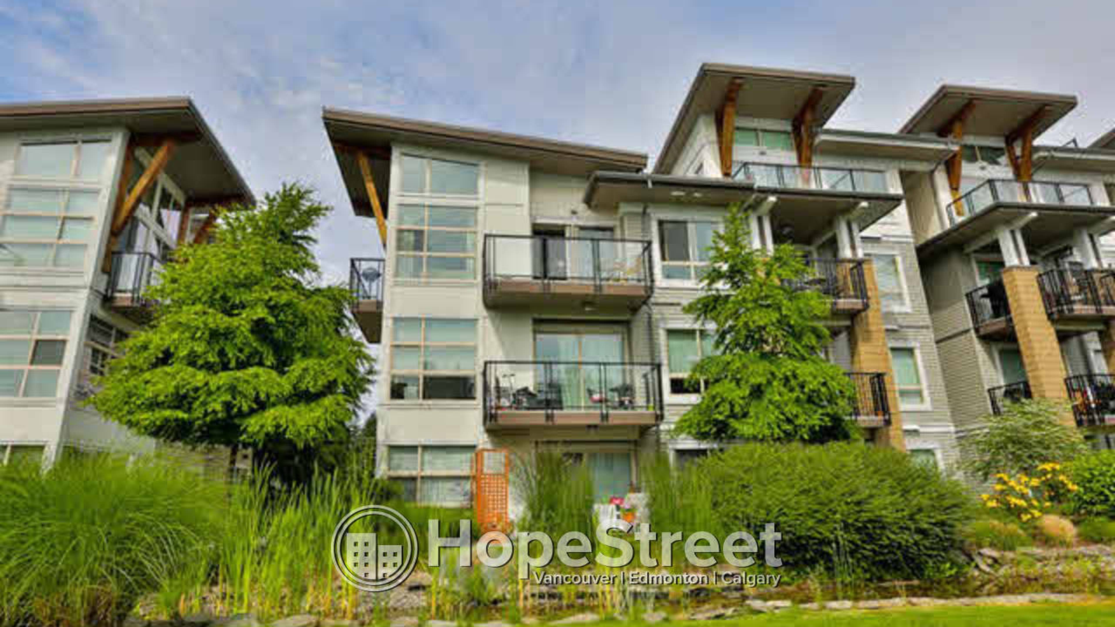 3 ch.  · 2 s. de bains for rent $2,425 / mois