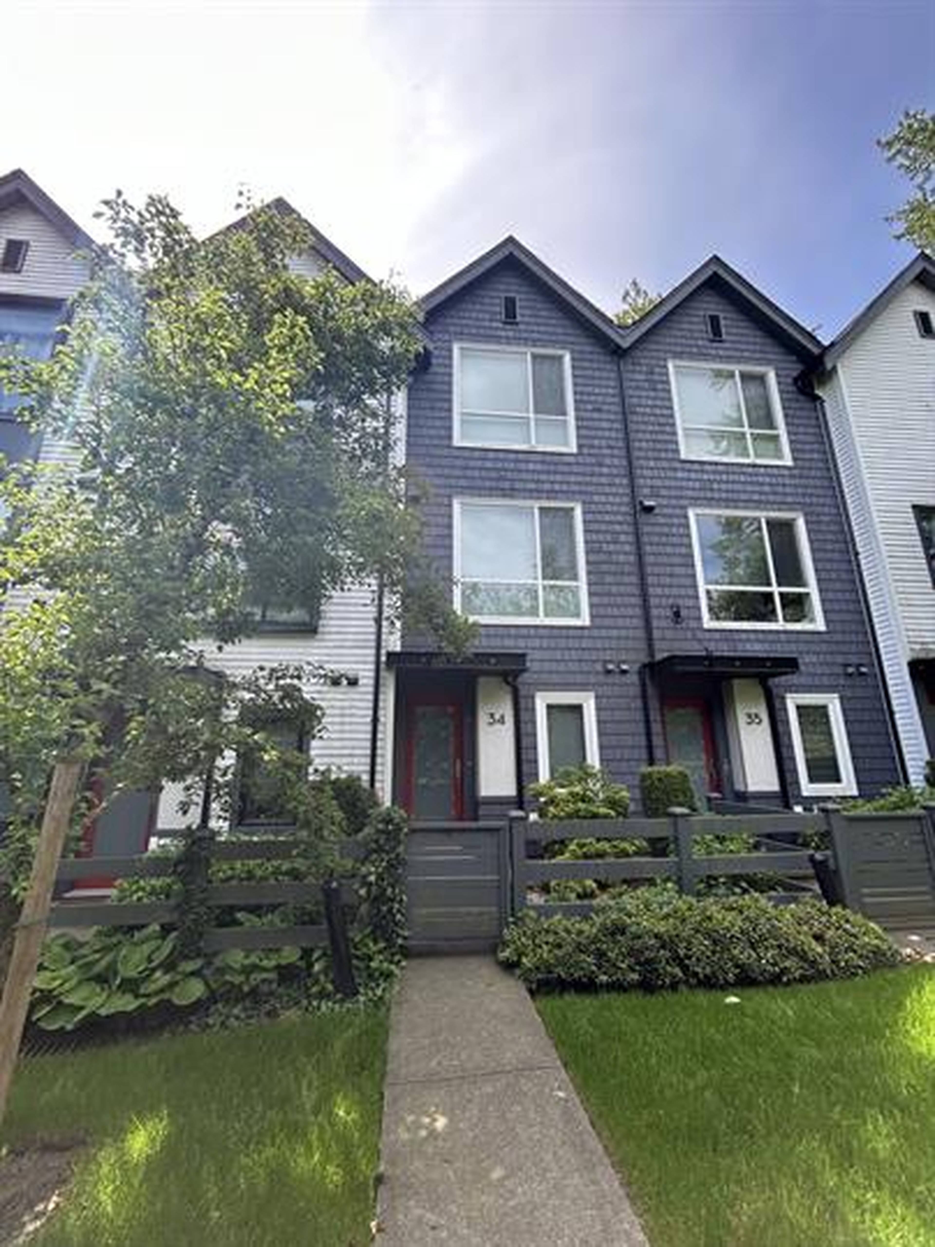 2 ch.  · 3 s. de bains for rent $2,700 / mois