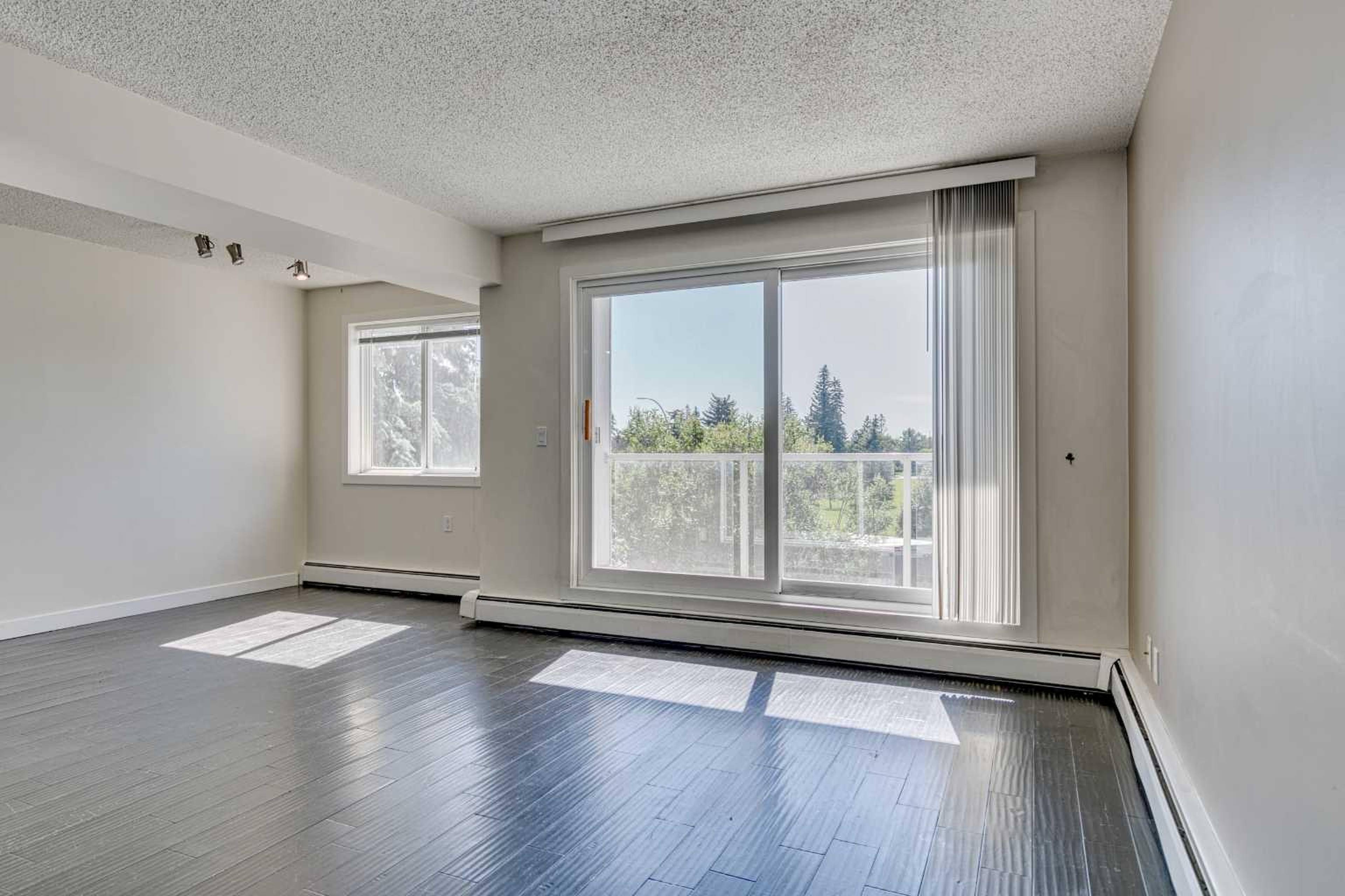 3 ch.  · 1.5 s. de bains for rent $2,100 / mois