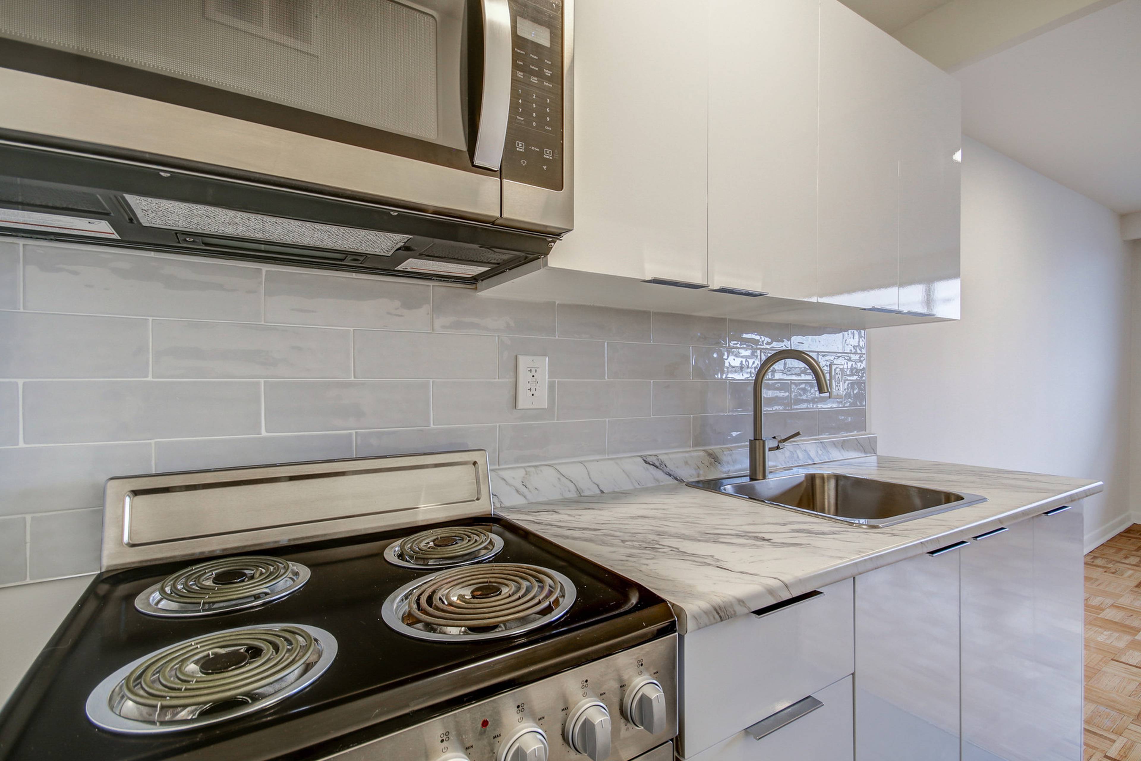 2 室  · 1 卫 for rent $2,425 / 月