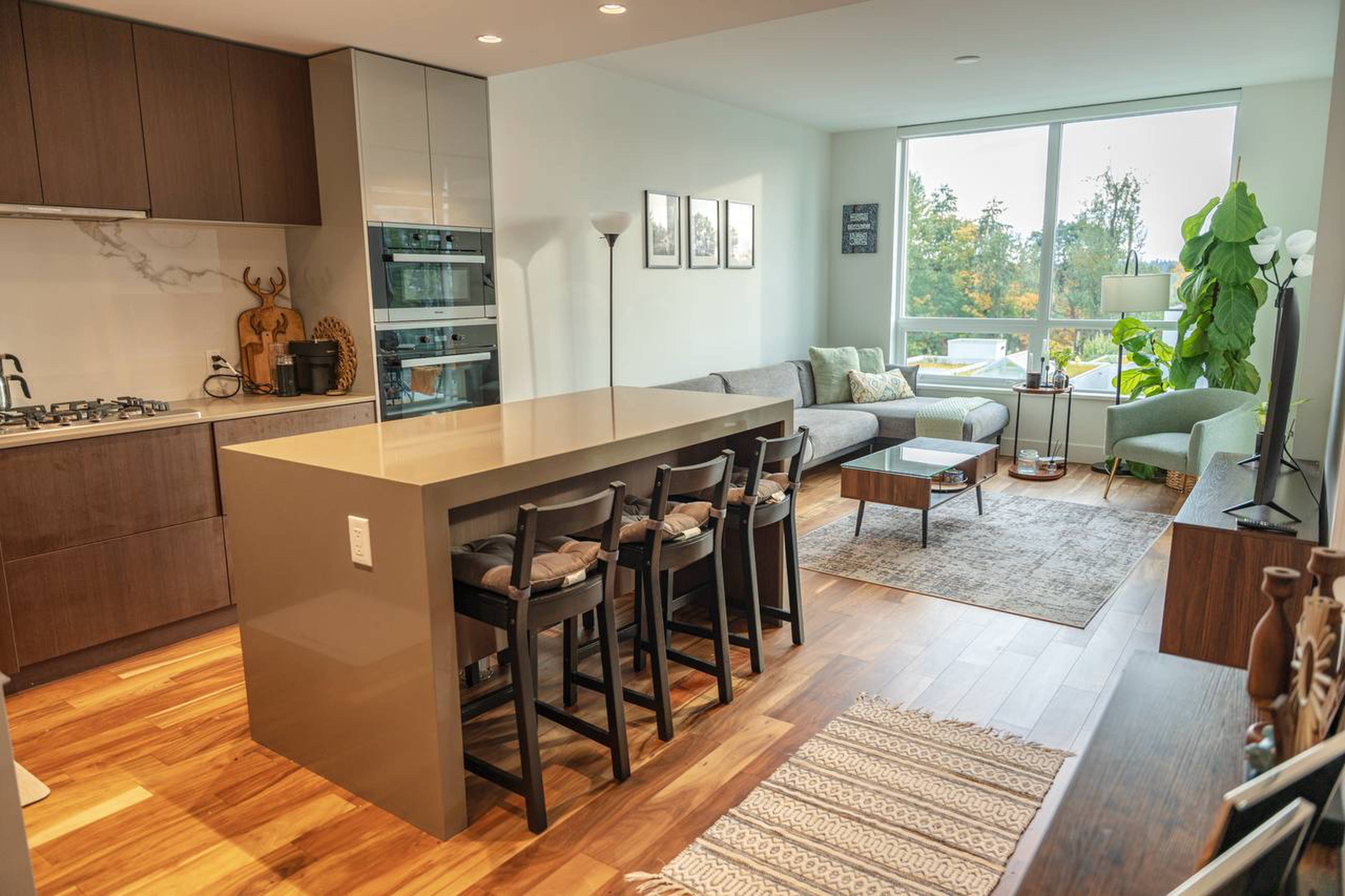 1 ch.  · 1 s. de bains for rent $2,800 / mois