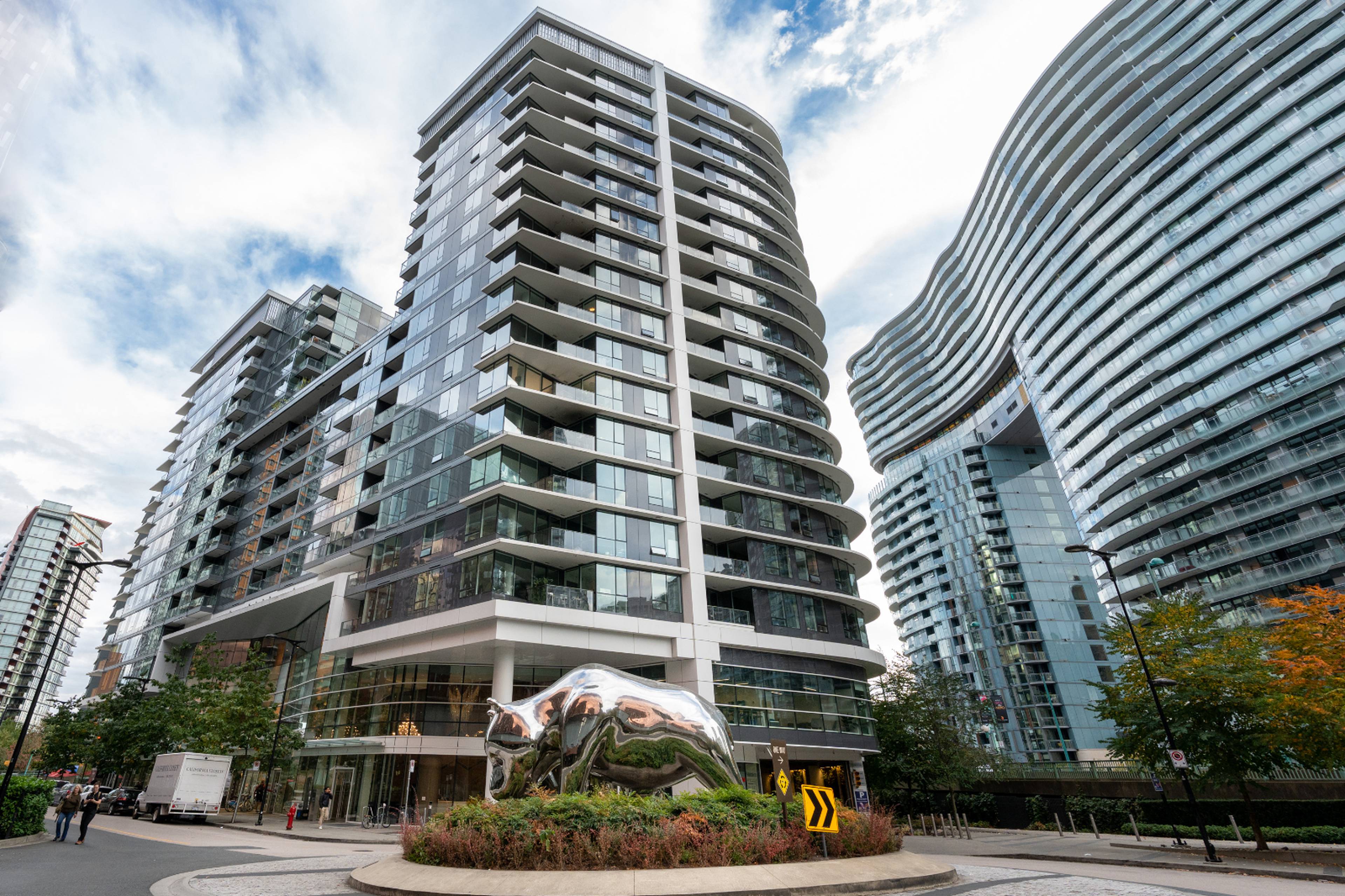 1 ch.  · 1 s. de bains for rent $2,800 / mois