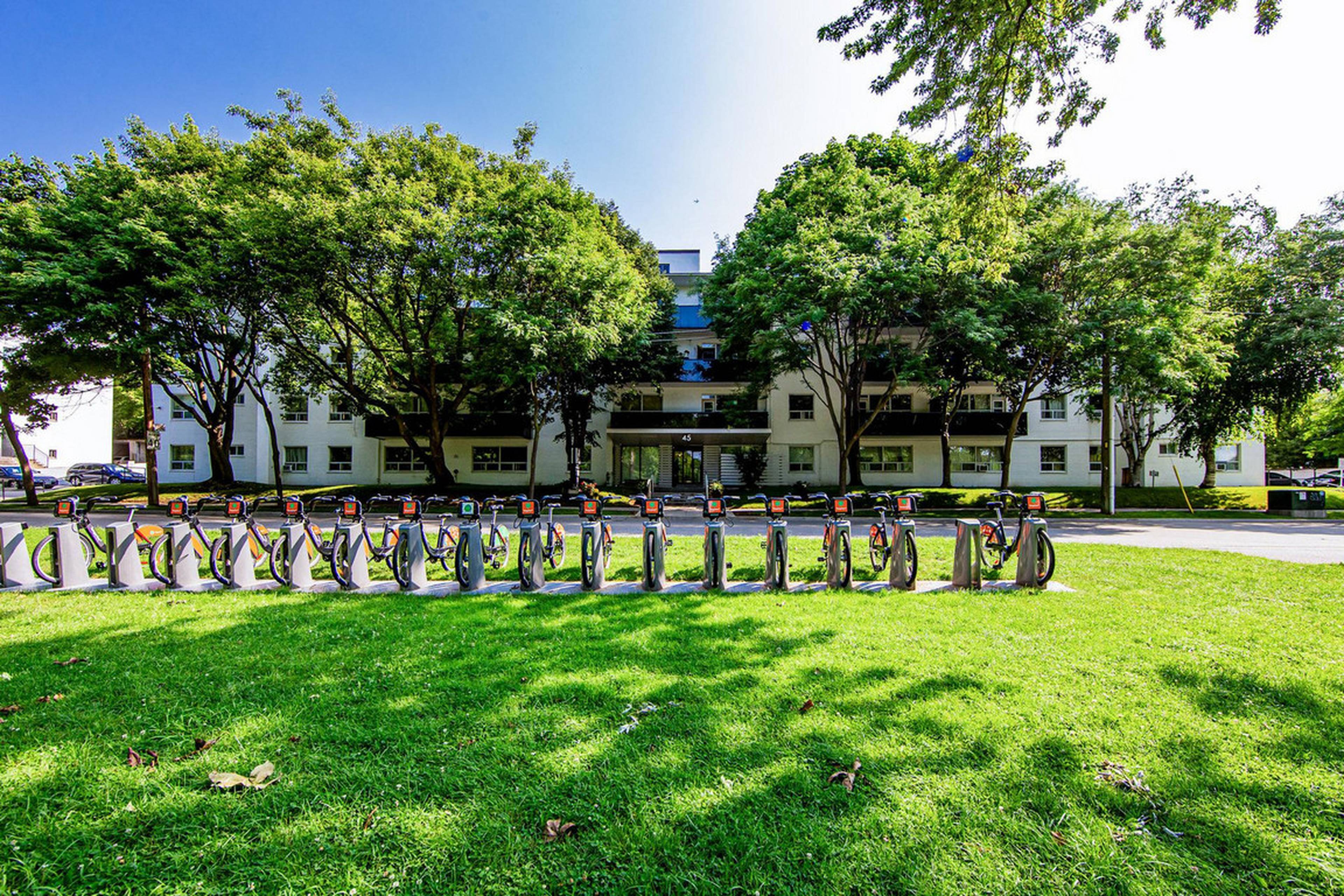 1 室  · 1 卫 for rent $2,126 / 月