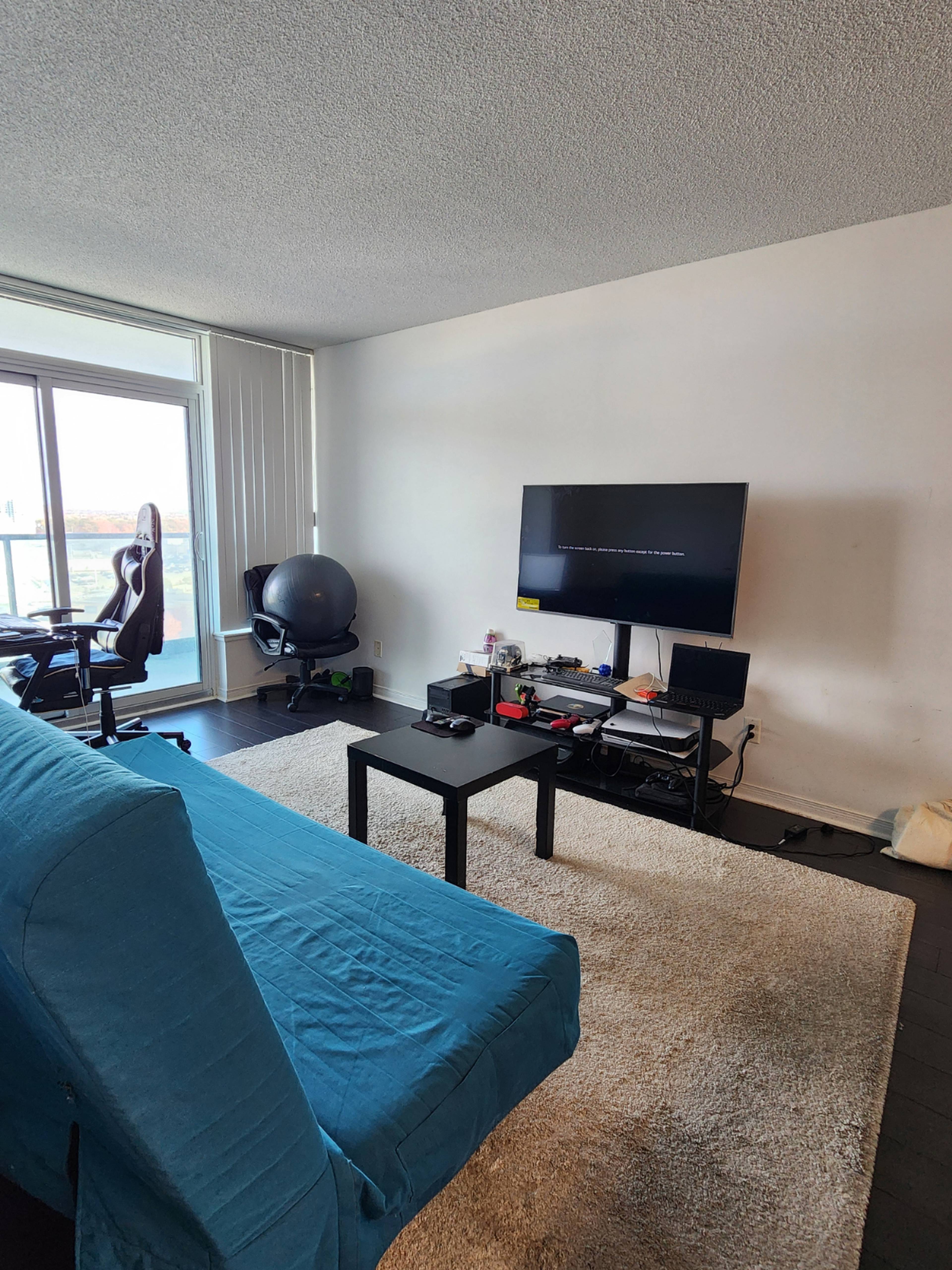 1 ch.  · 1 s. de bains for rent $2,400 / mois