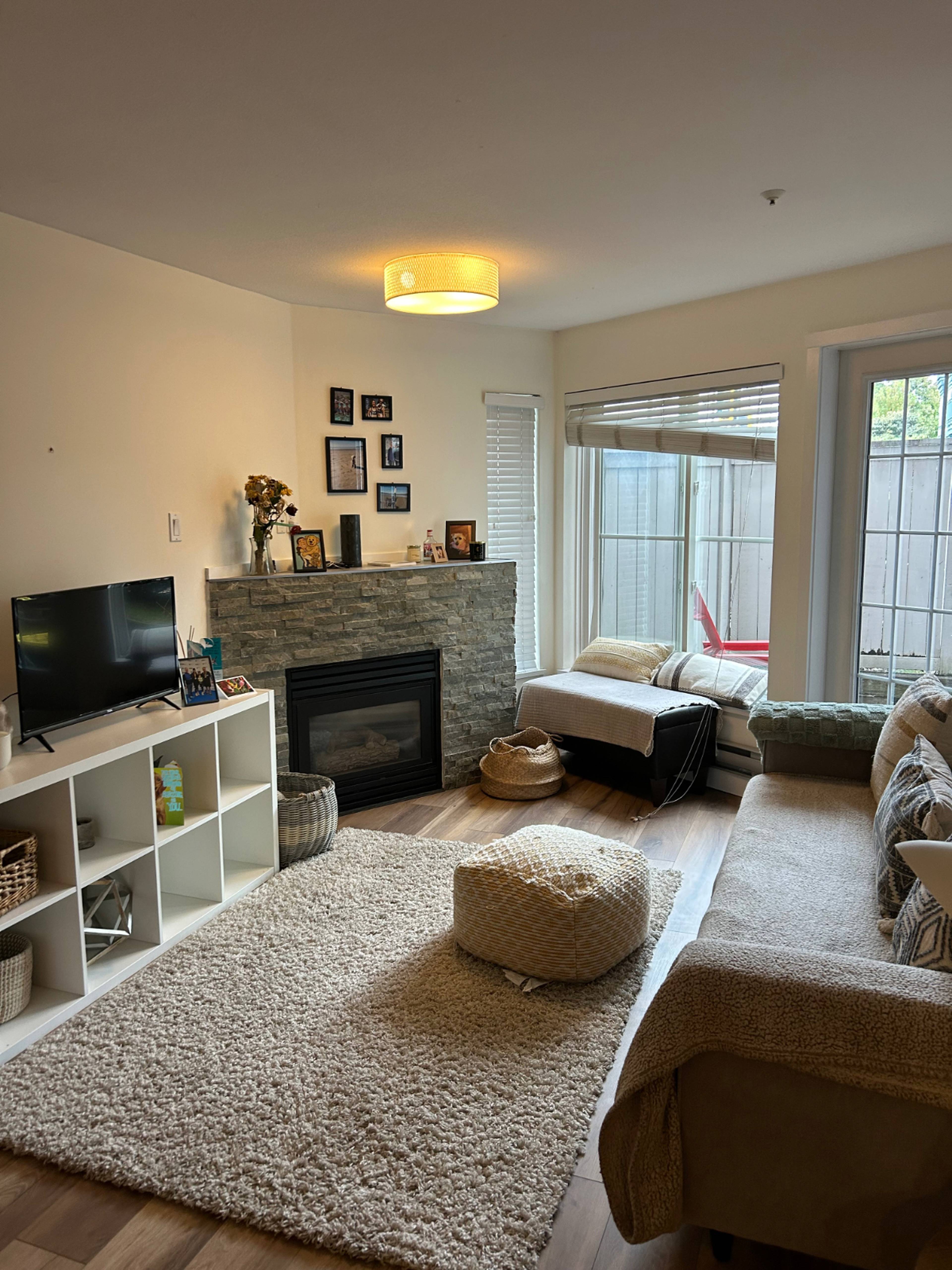 1 ch.  · 1 s. de bains for rent $2,500 / mois