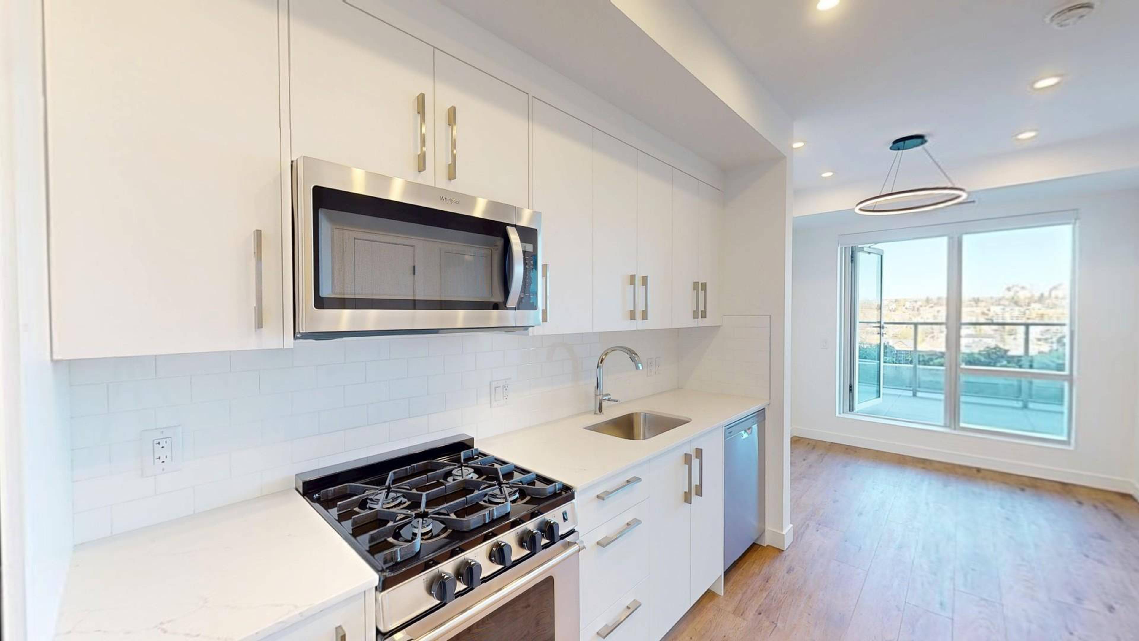 1 室  · 1 卫 for rent $1,350 / 月