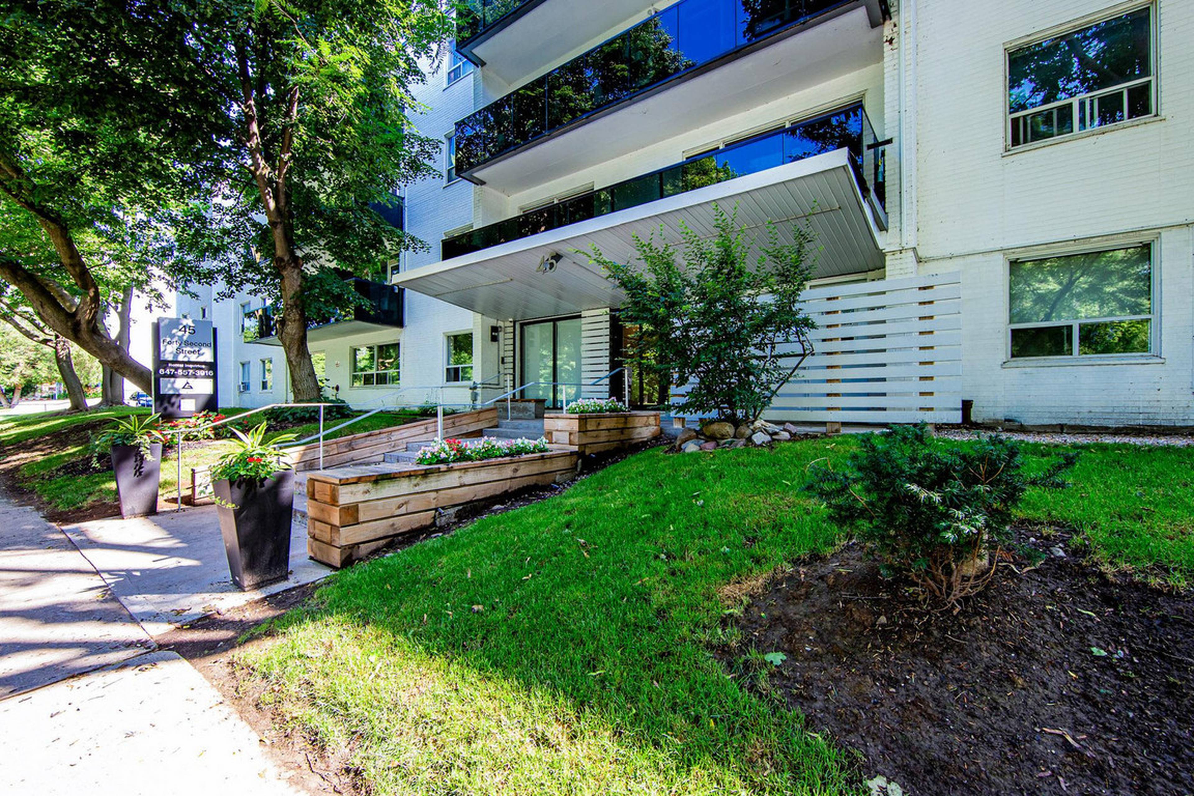 2 室  · 1 卫 for rent $2,644 / 月