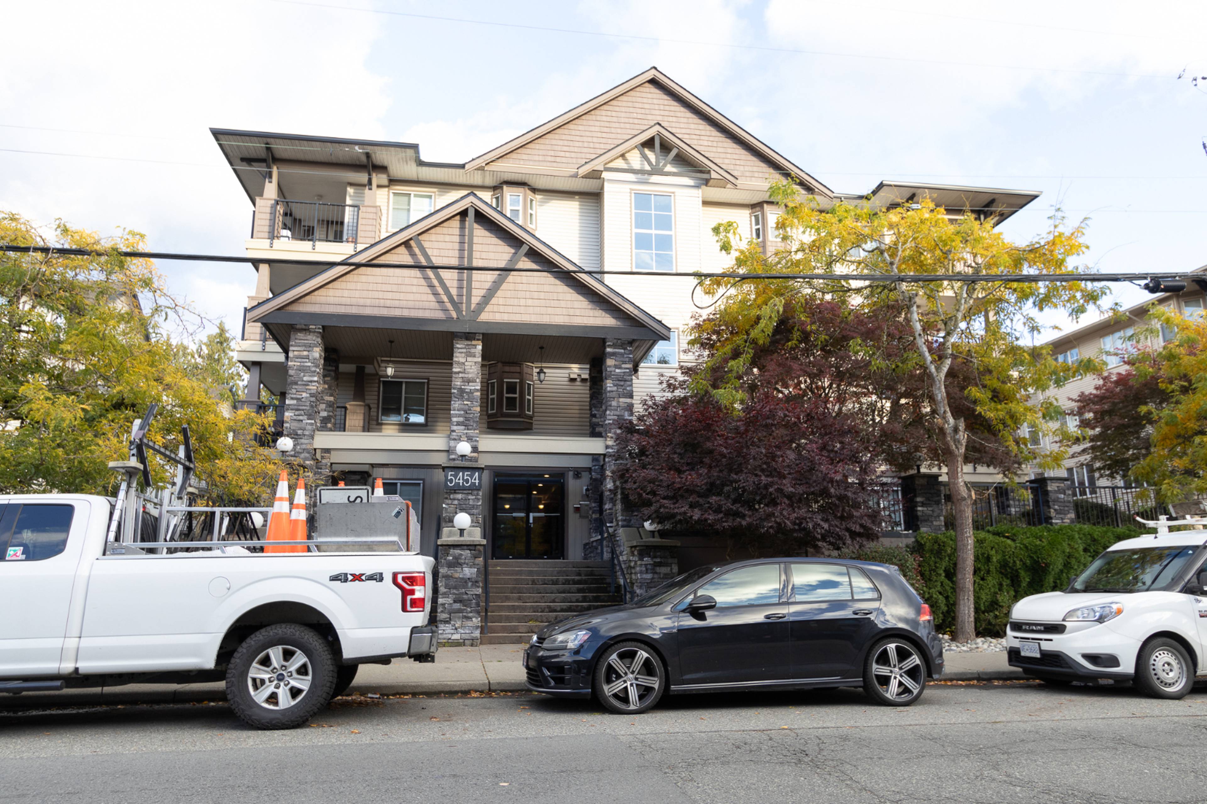 2 ch.  · 1.5 s. de bains for rent $2,100 / mois