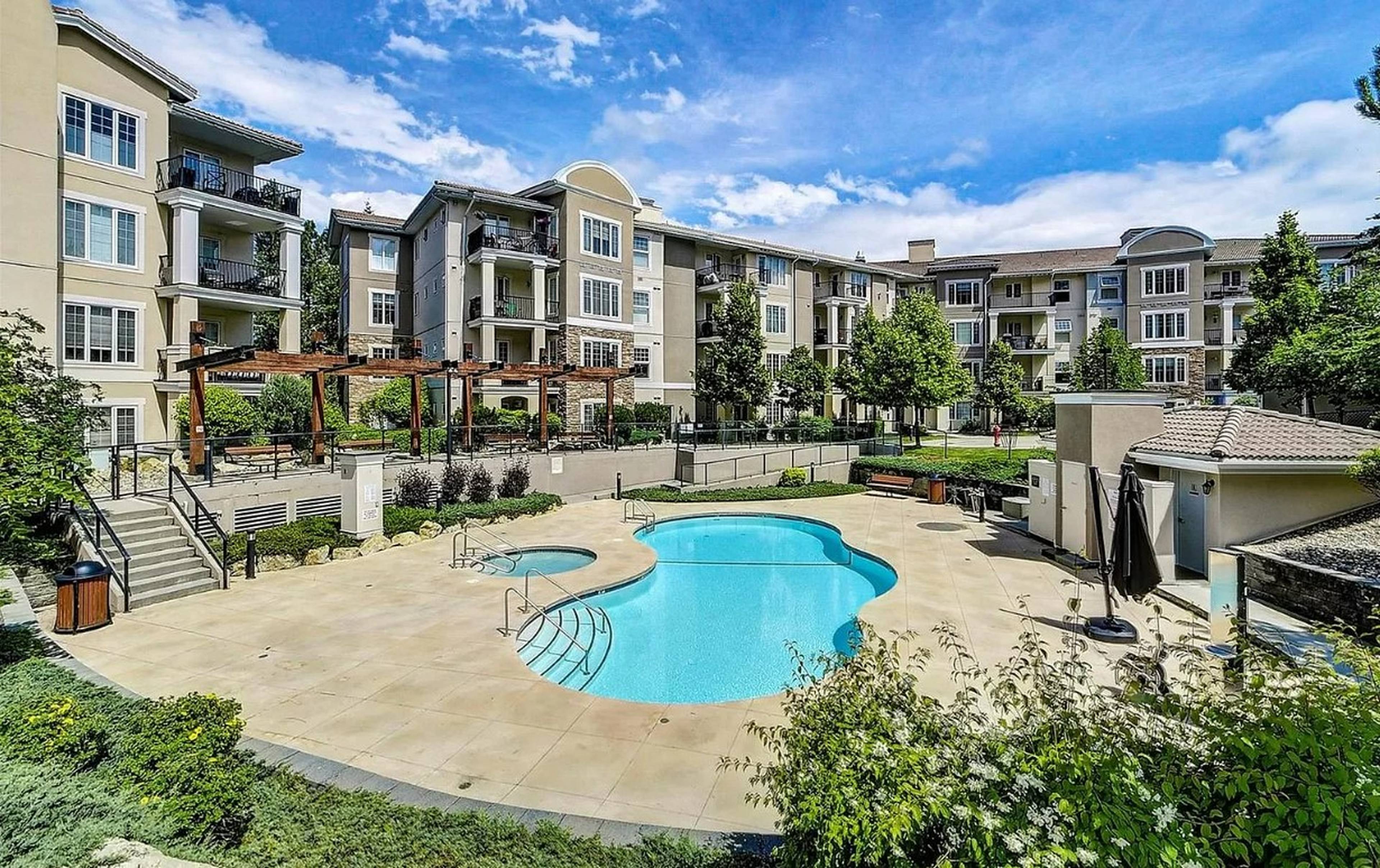 1 室  · 1 卫 for rent $2,100 / 月