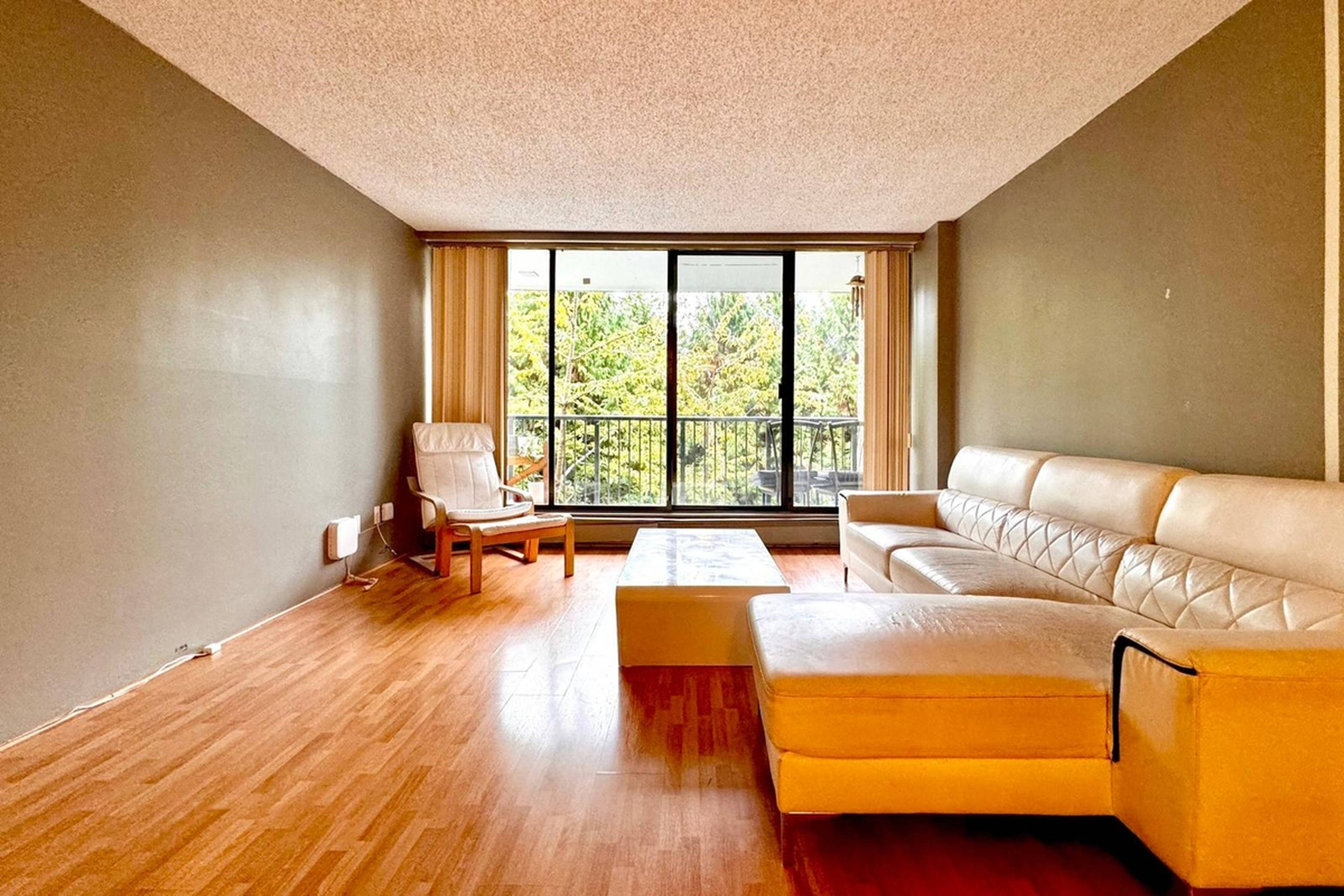 2 室  · 1 卫 for rent $2,200 / 月