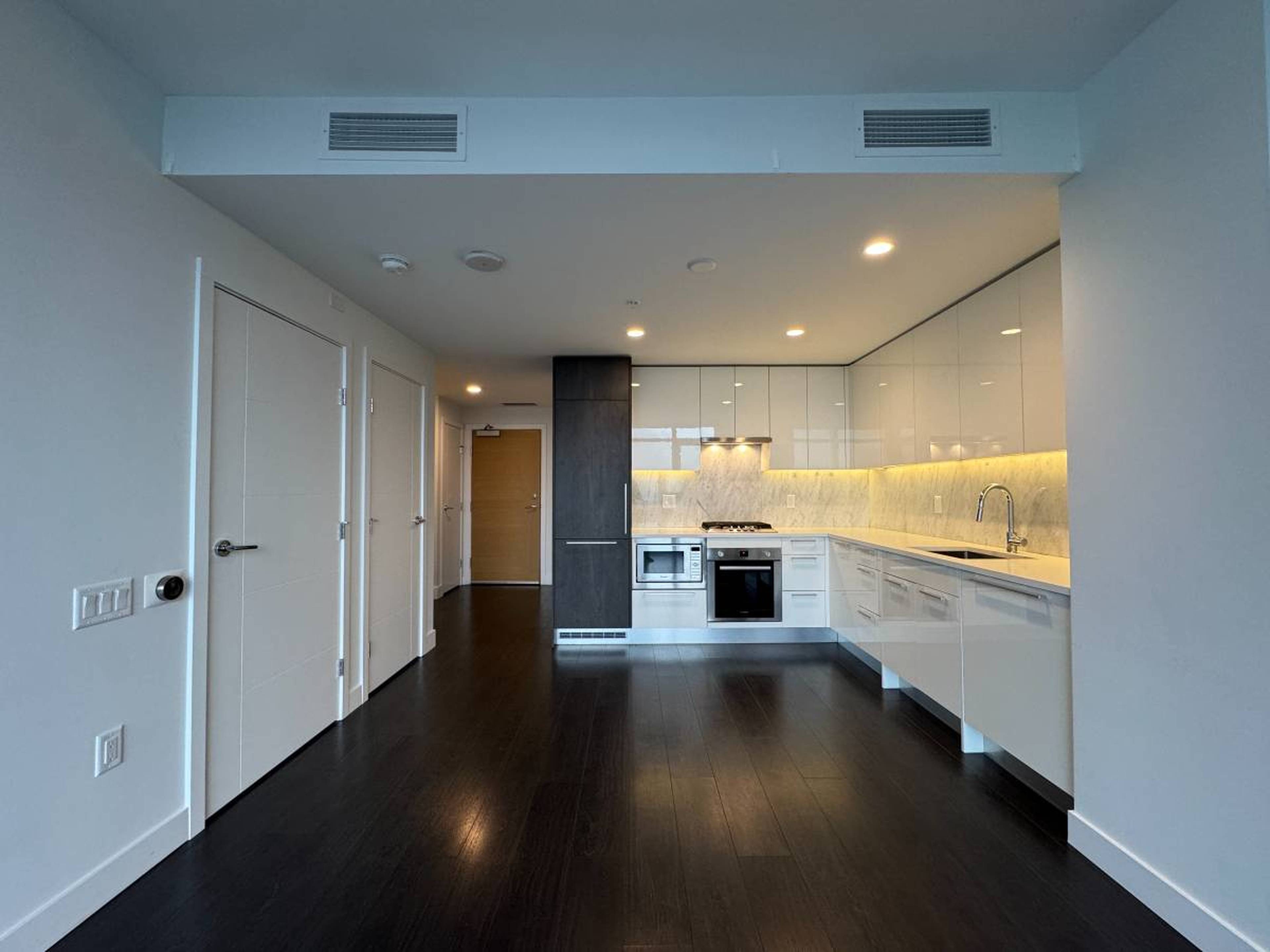 1 室  · 1 卫 for rent $2,300 / 月