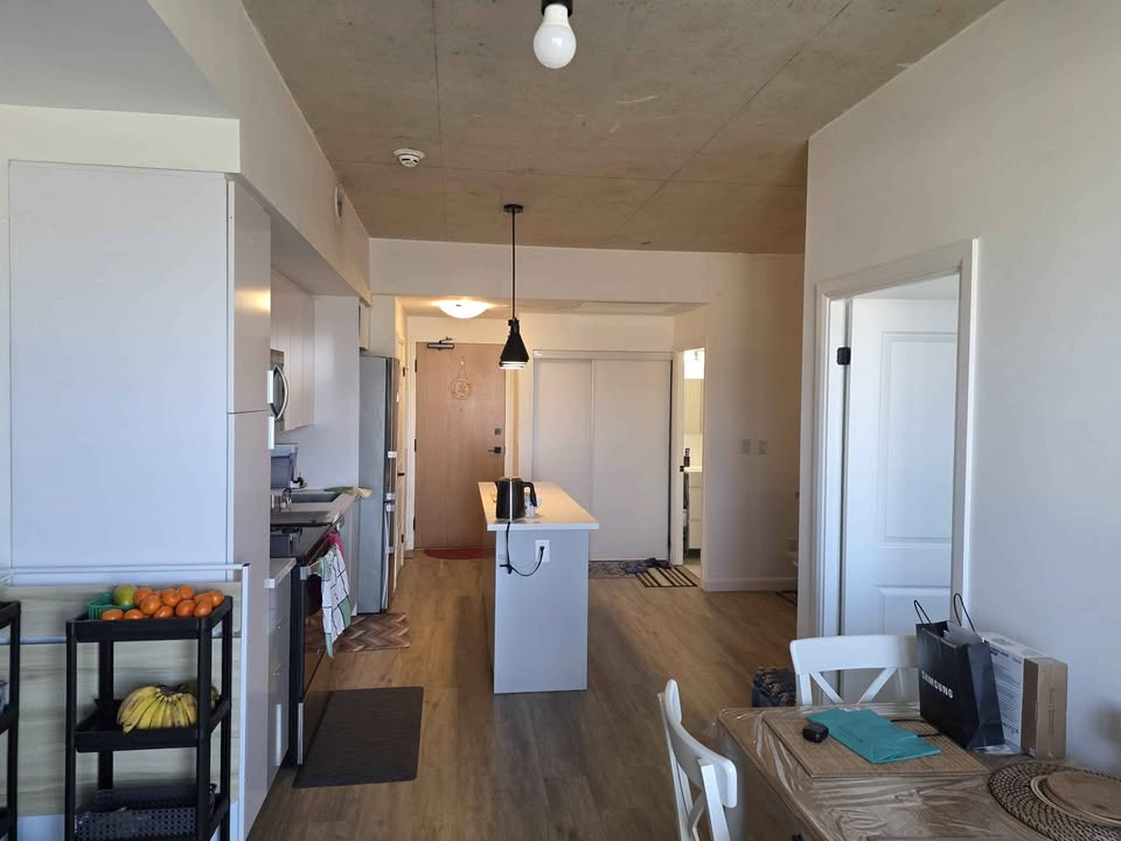 1 ch.  · 1 s. de bains for rent $1,800 / mois
