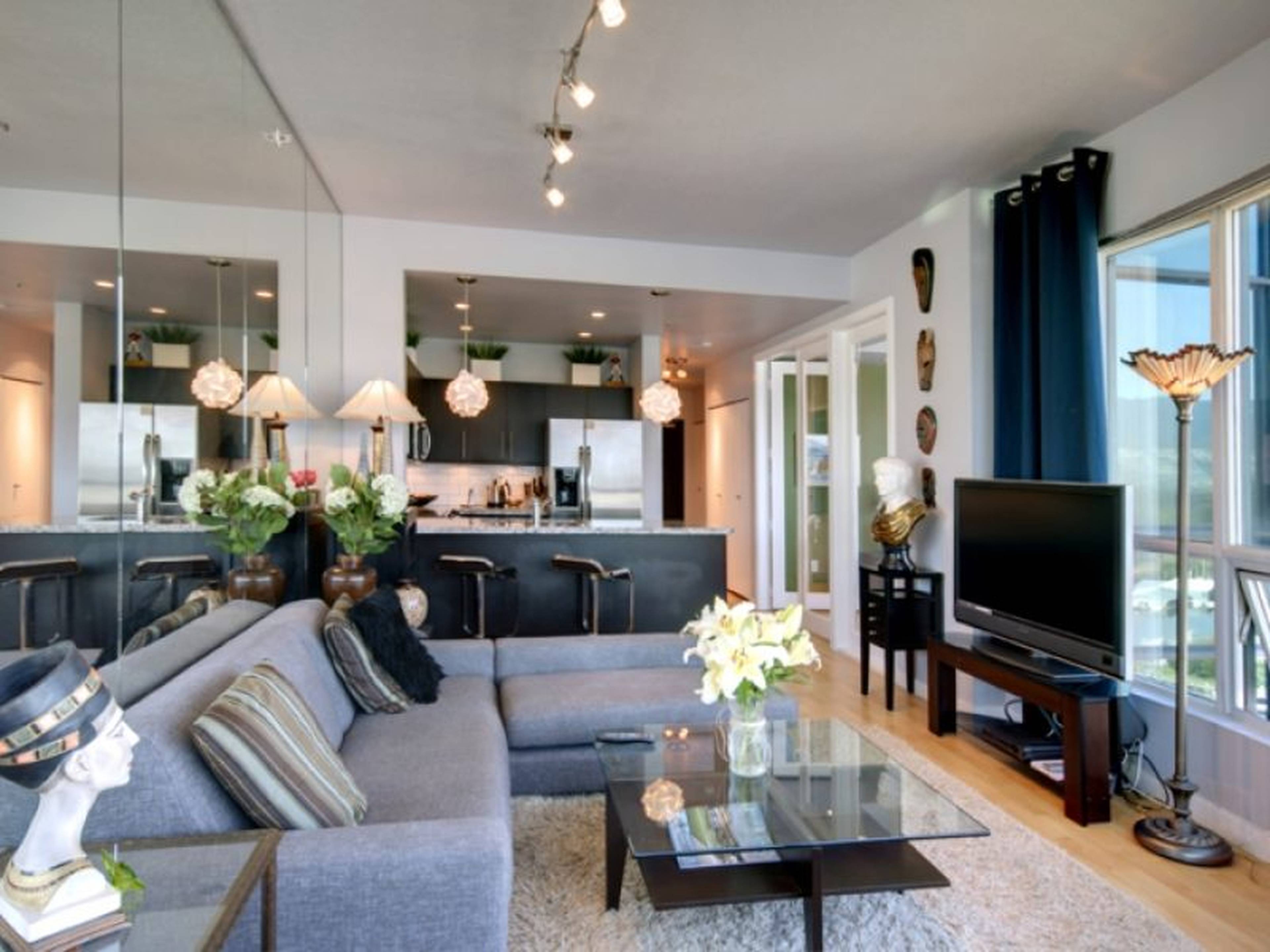 2 Bed 555 Jervis St, Vancouver, BC 2 Bedroom Apartment for Rent