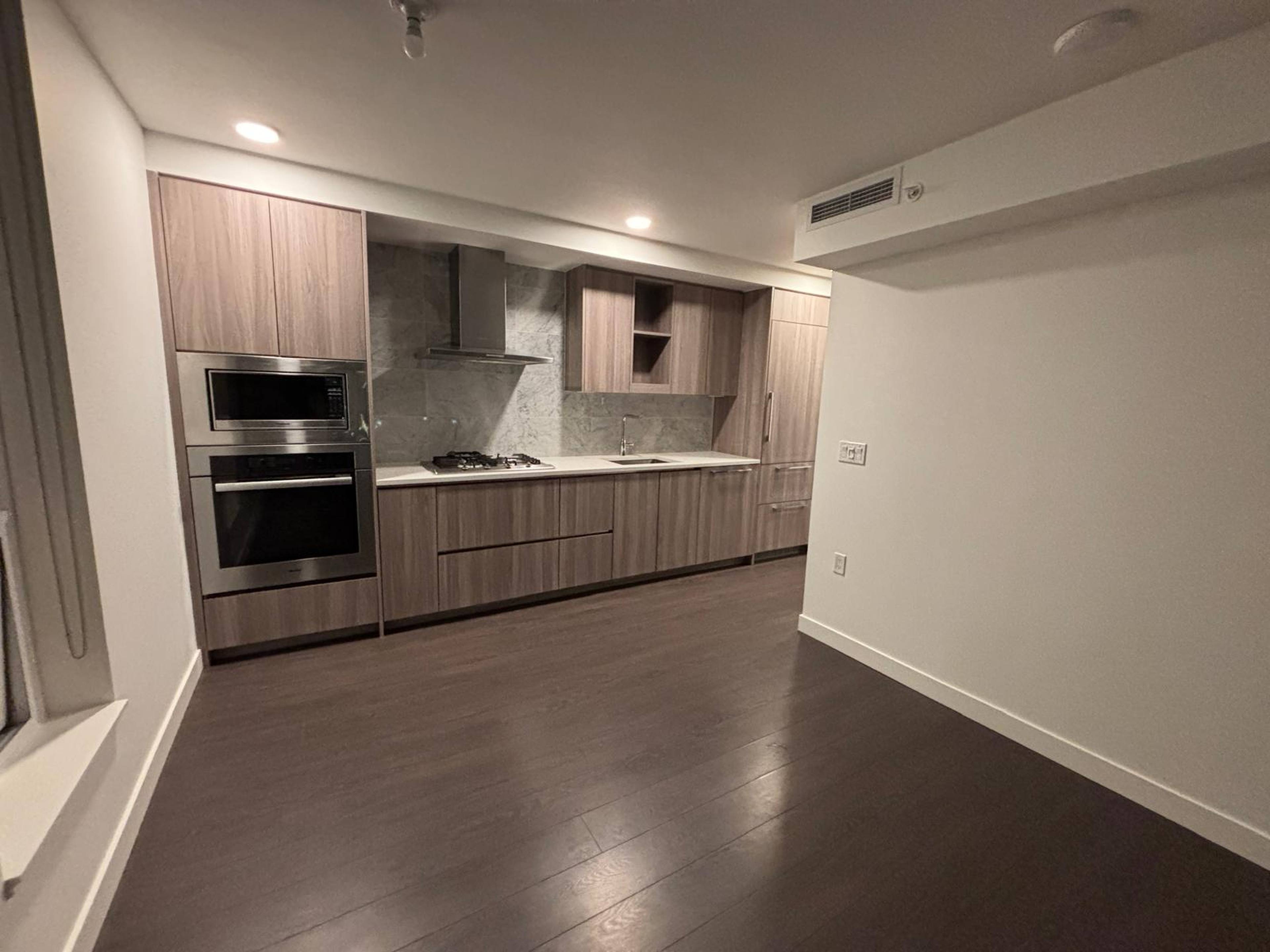 2 ch.  · 2 s. de bains for rent $2,900 / mois