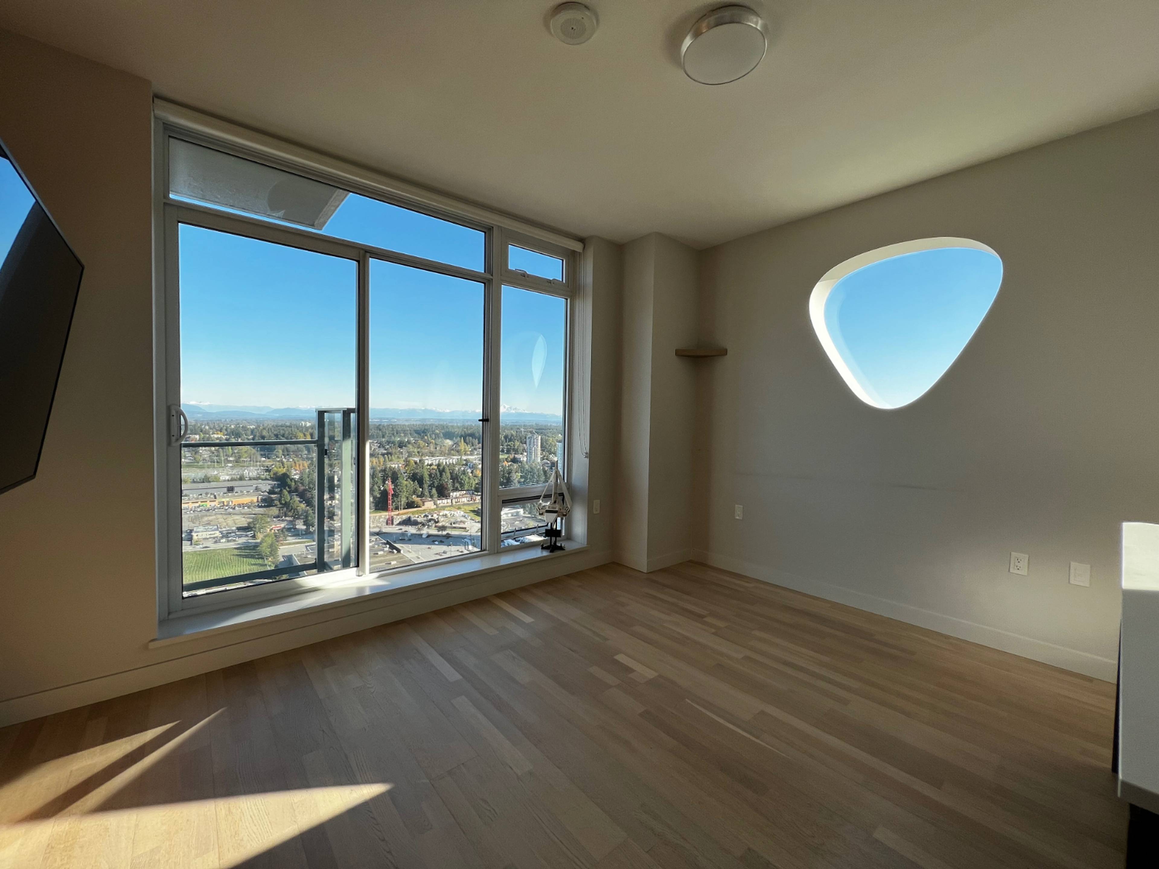 1 ch.  · 1 s. de bains for rent $2,000 / mois