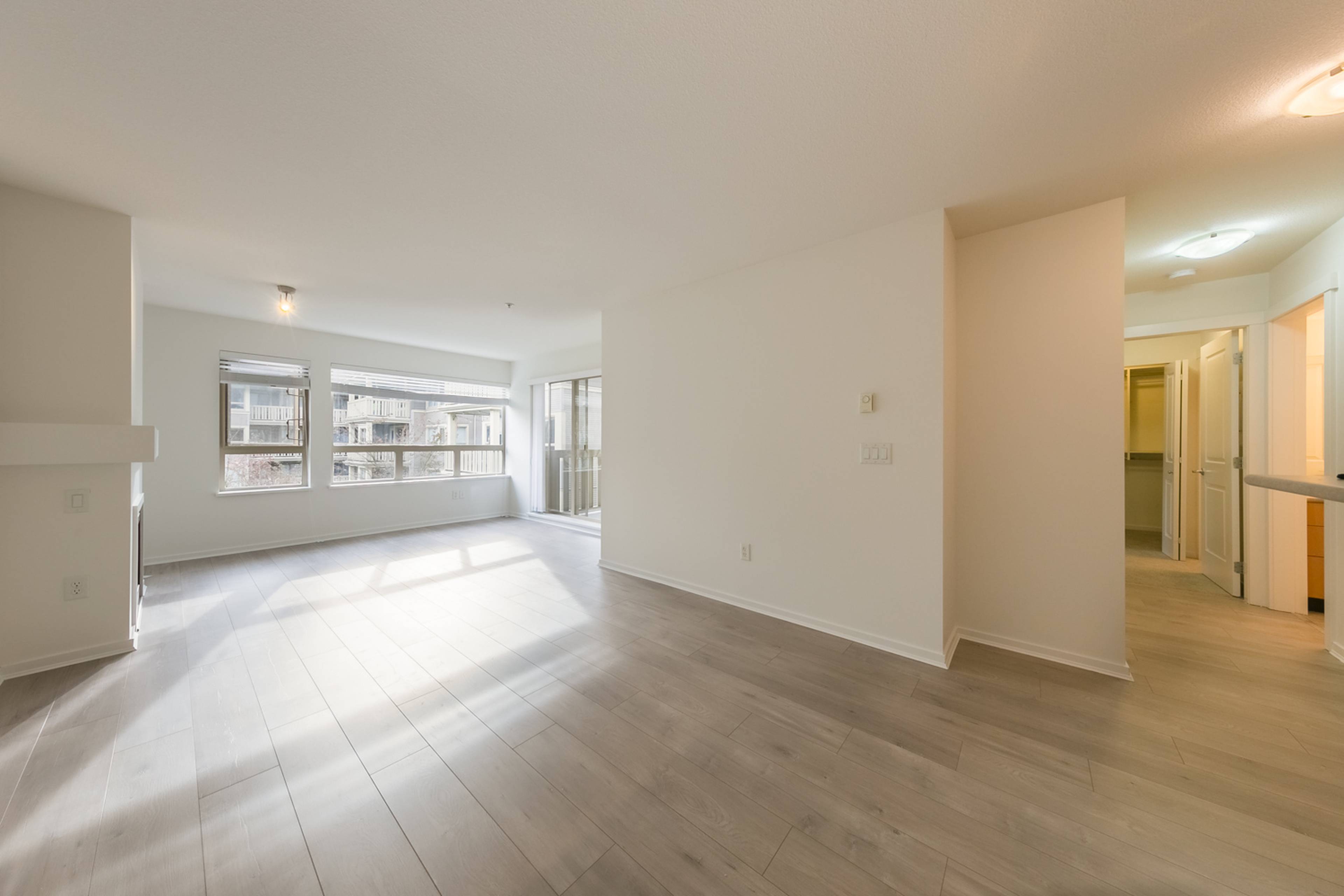 2 室  · 2 卫 for rent $2,300 / 月