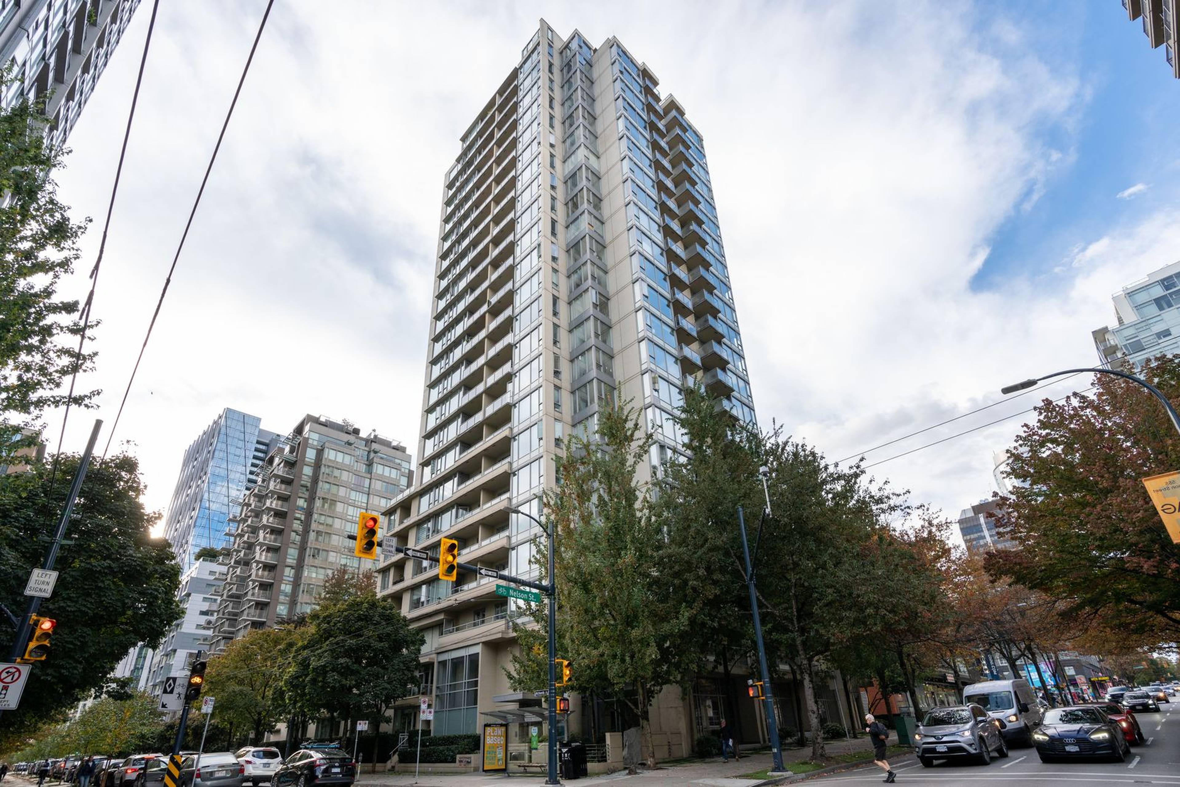 1 室  · 1 卫 for rent $2,400 / 月