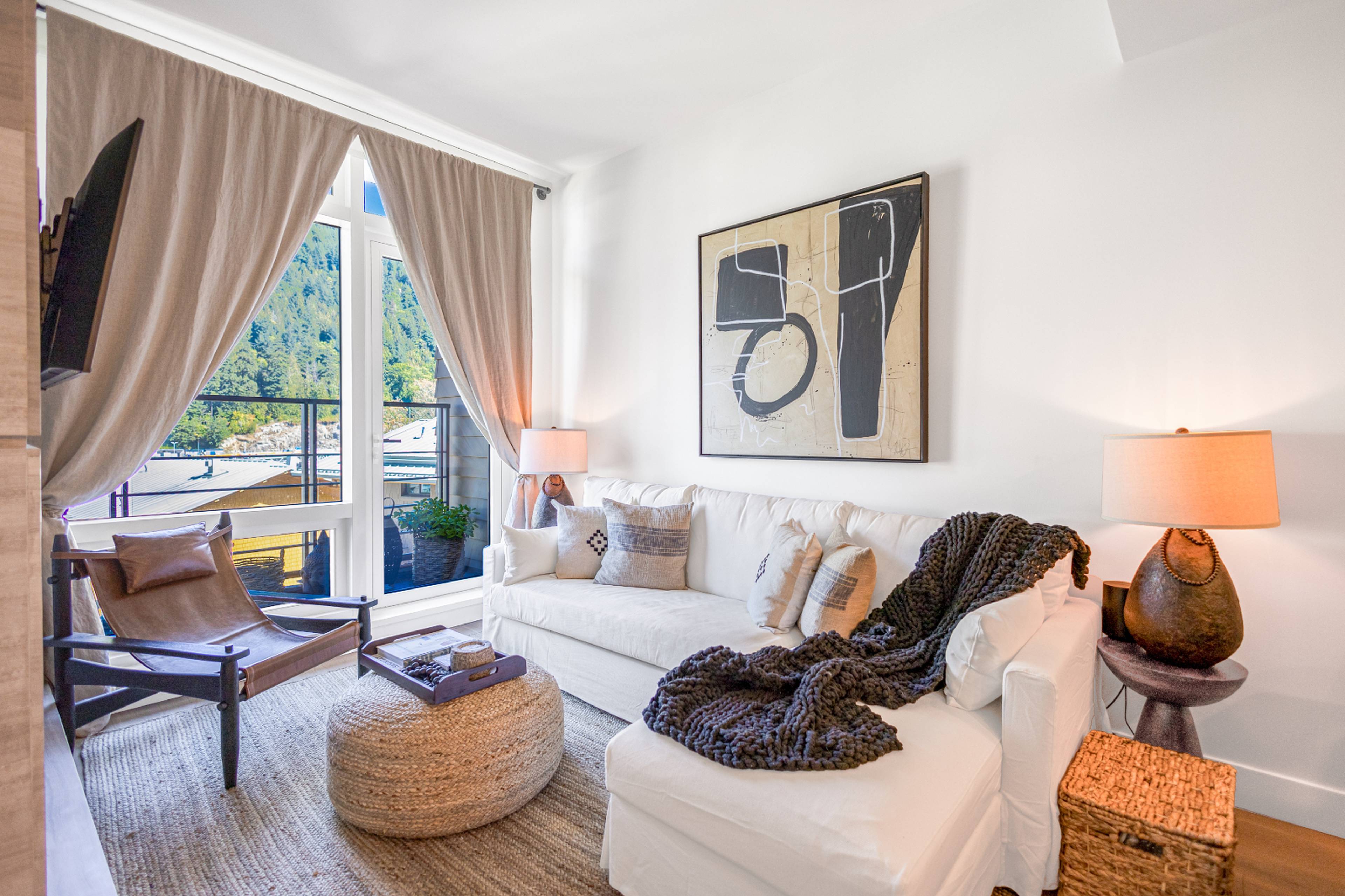 2 ch.  · 2 s. de bains for rent $3,500 / mois