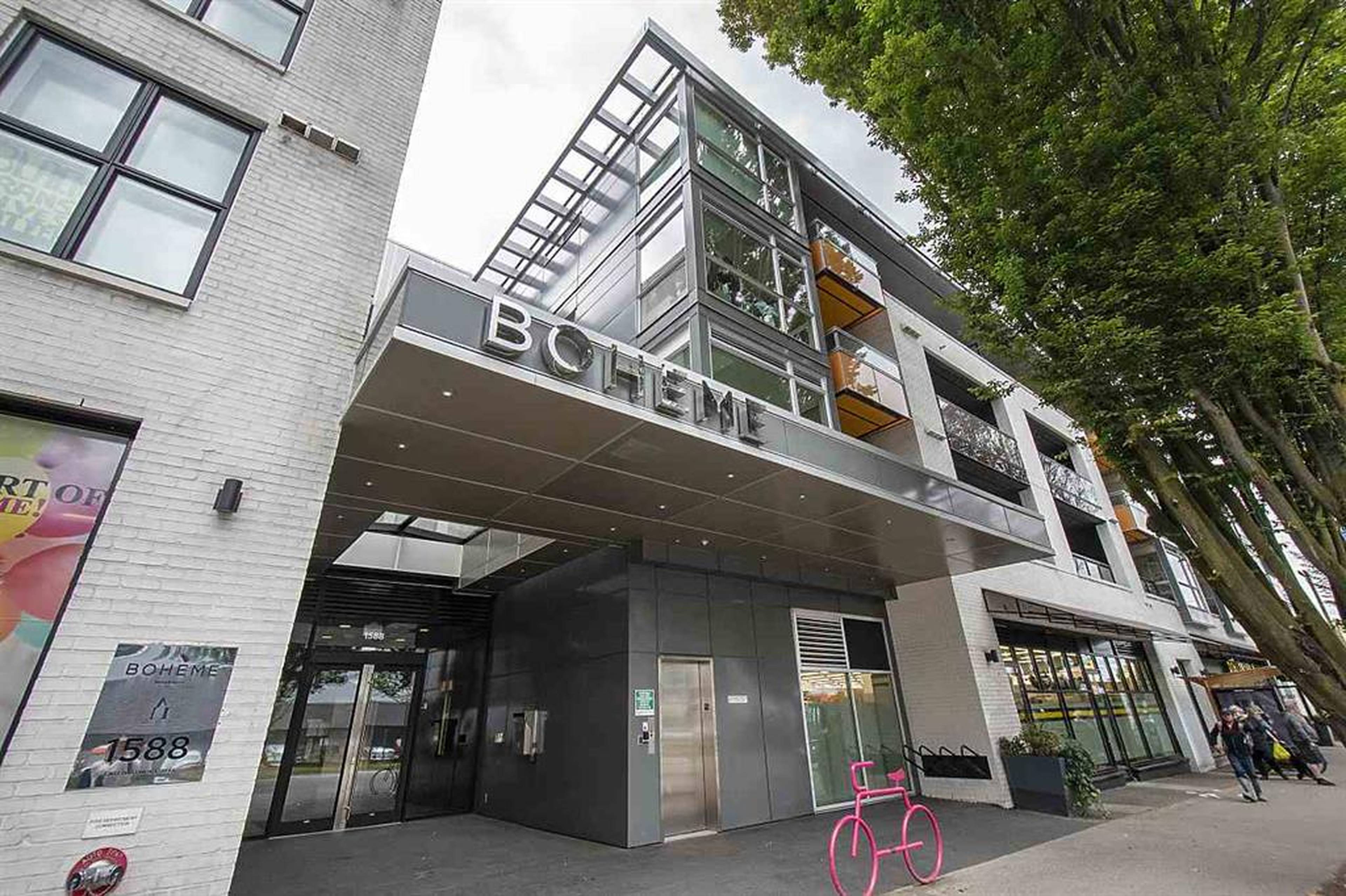 Studio  · 1 s. de bains for rent $2,000 / mois